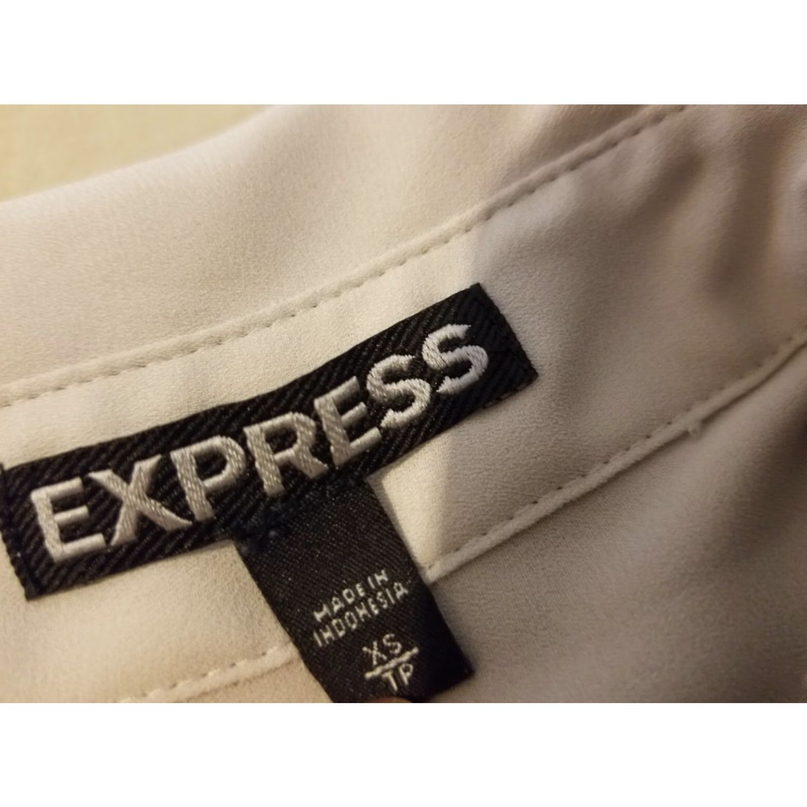 Express VINTAGE Express Shirt Womens XS Grey Gray Button Blouse Womens XS Gray Button Blouse Express Shirt Women XS Gray Blouse Size XS / US 0-2 / IT 36-38 - 3 Thumbnail