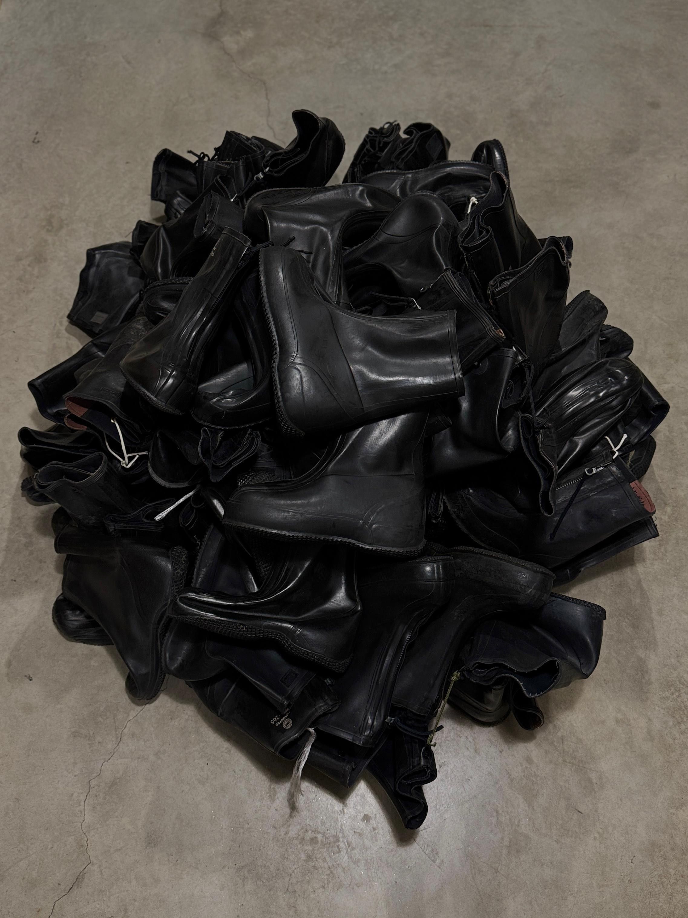 Vintage Minimal black rubber rain boots with industrial aesthetic Size US 9.5 / EU 42-43 - 6 Thumbnail