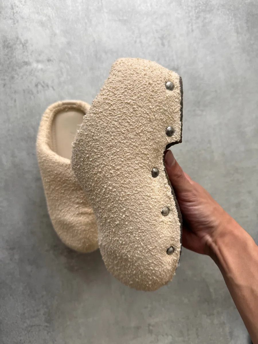 Acne Studios Acne Studios Beige Shearling Clogs Size US 6 / IT 36 - 6 Thumbnail