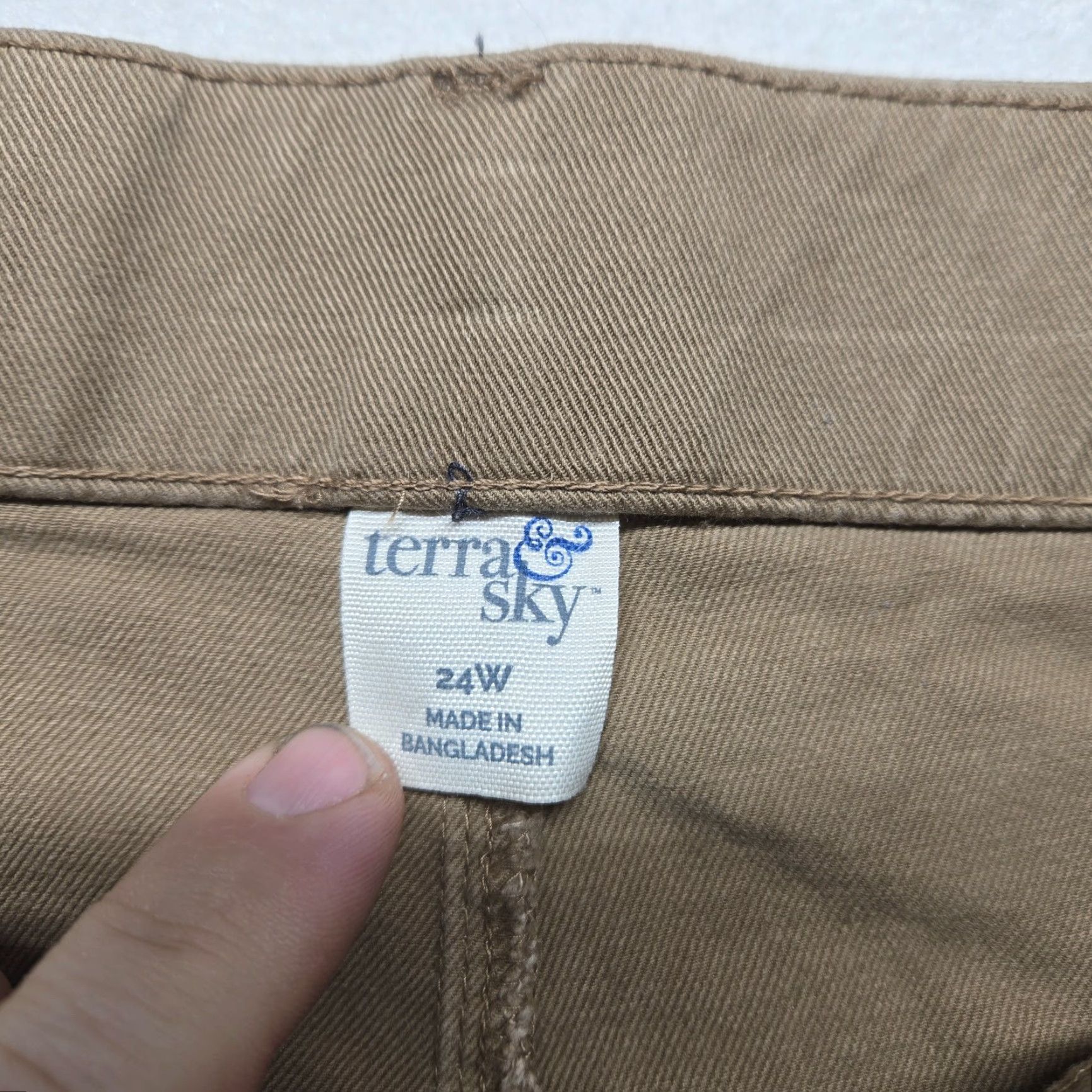 Vintage Terra & Sky Pants Capri Adult Women 24W Beige Cotton Spandex Skinny 22.5in Pockets High Rise 3" Raw Edge Capris Ladies Size 42" / US 20 - 4 Thumbnail