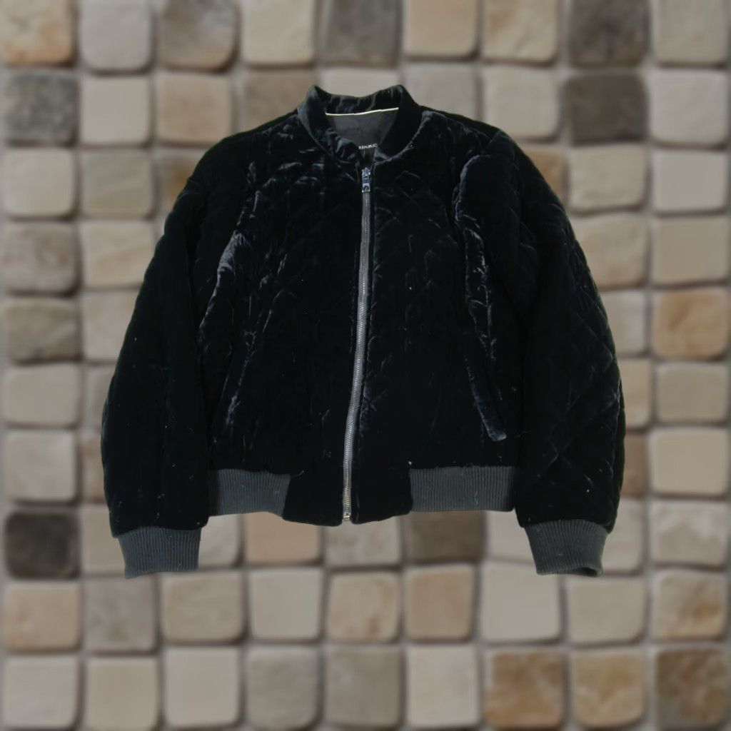 Banana Republic Banana Republic Jacket Womens Medium Black Quilted Velvet Bomber Jacket Women's Medium Black Quilted Velvet Bomber Size M / US 6-8 / IT 42-44 - 1 Thumbnail