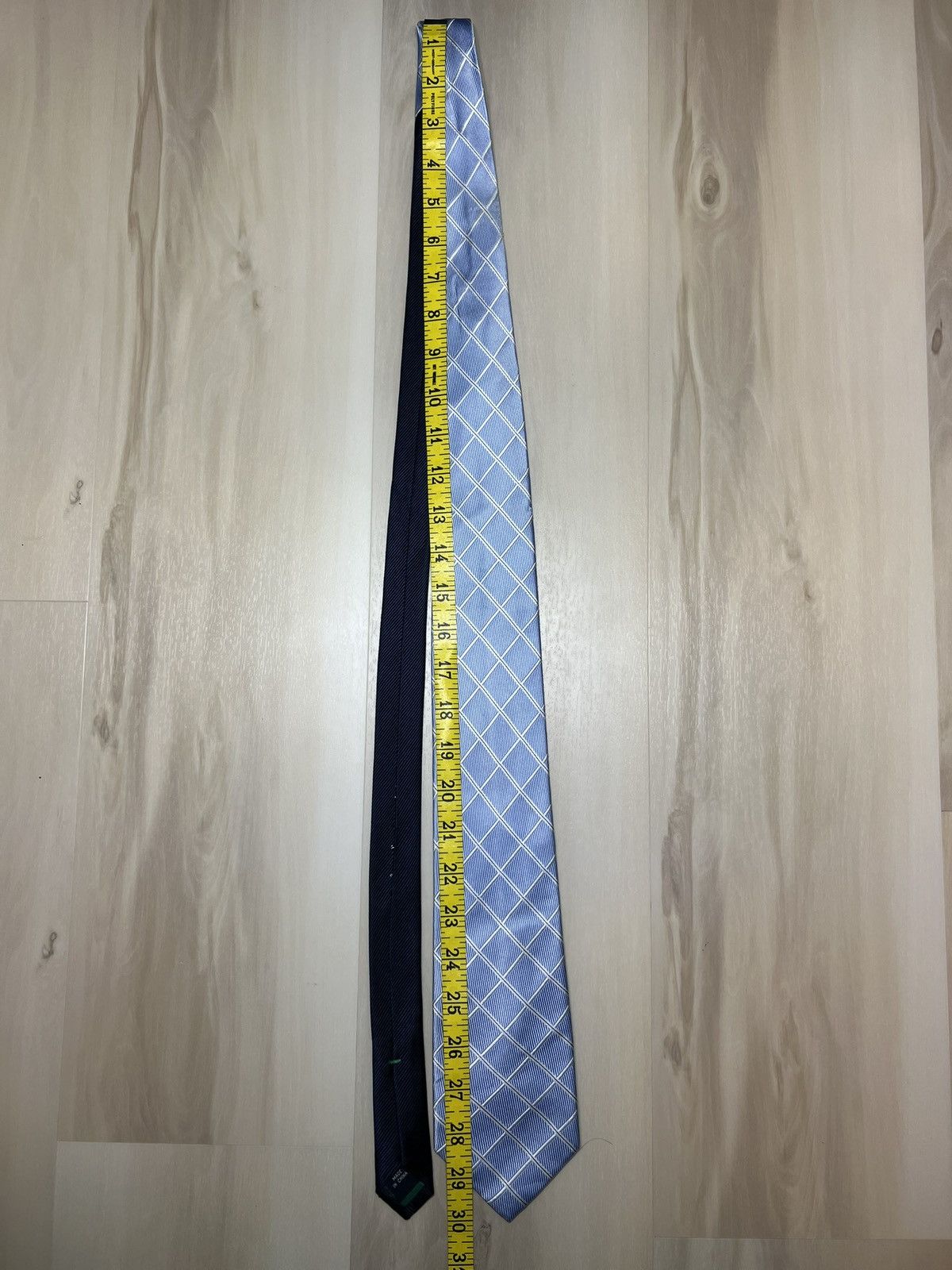 Designer × Tommy Hilfiger × Vintage Two Tommy Hilfiger 100% Italian Silk Tie Crest Logo Red blue Size ONE SIZE - 9 Thumbnail