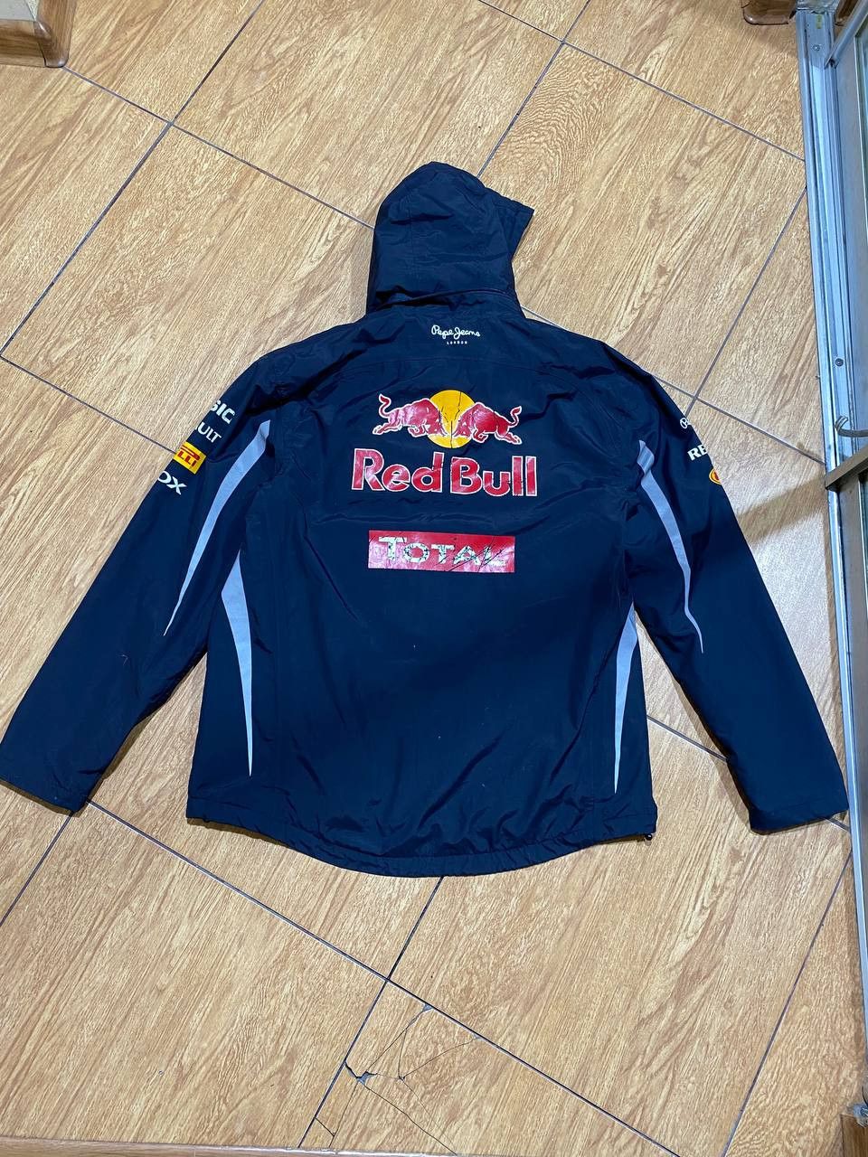 Red Bull Red Bull Vintage Racing F1/NASCAR Big Logo Y2K Jacket Size US S / EU 44-46 / 1 - 18 Thumbnail