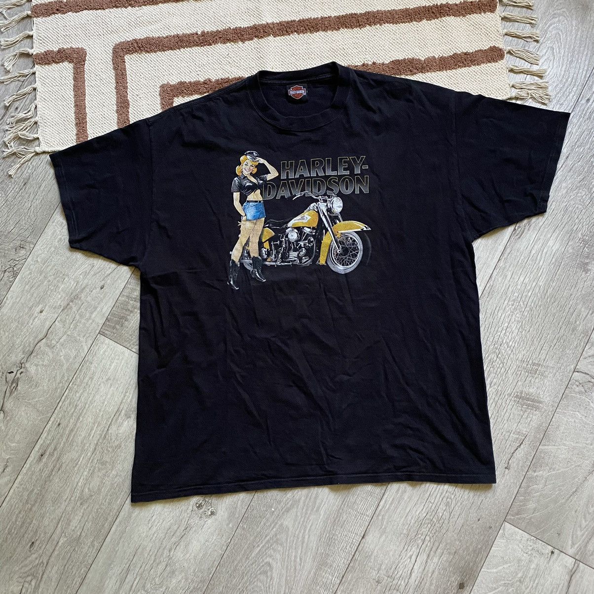 Harley Davidson HARLEY DAVIDSON Y2K GIRL WITH BIKE HANES T SHIRT Size US XL / EU 56 / 4 - 1 Thumbnail
