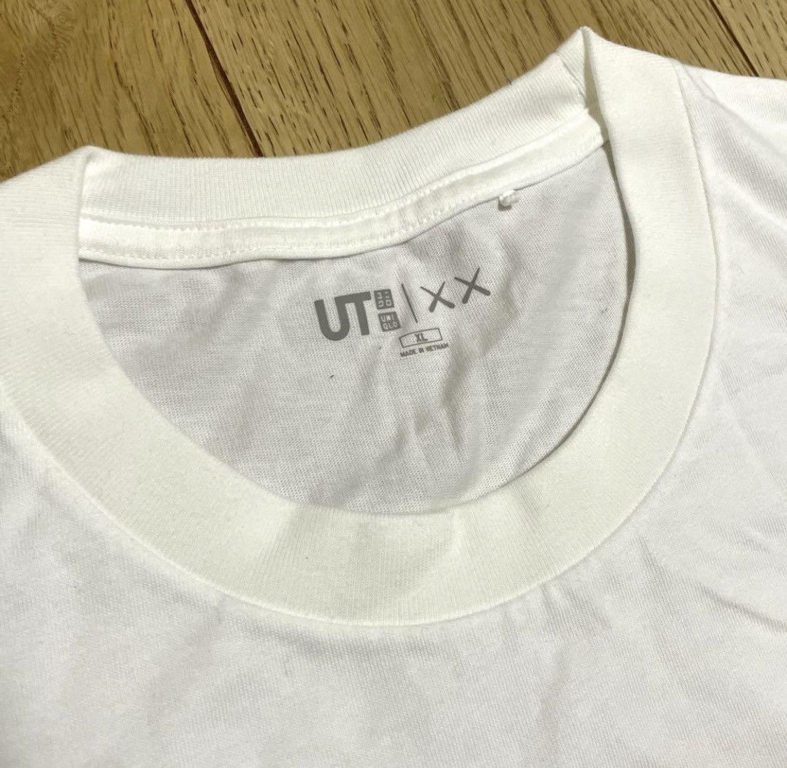 Kaws UNIQLO KAWS Short sleeve T-shirt Size US XL / EU 56 / 4 - 5 Thumbnail
