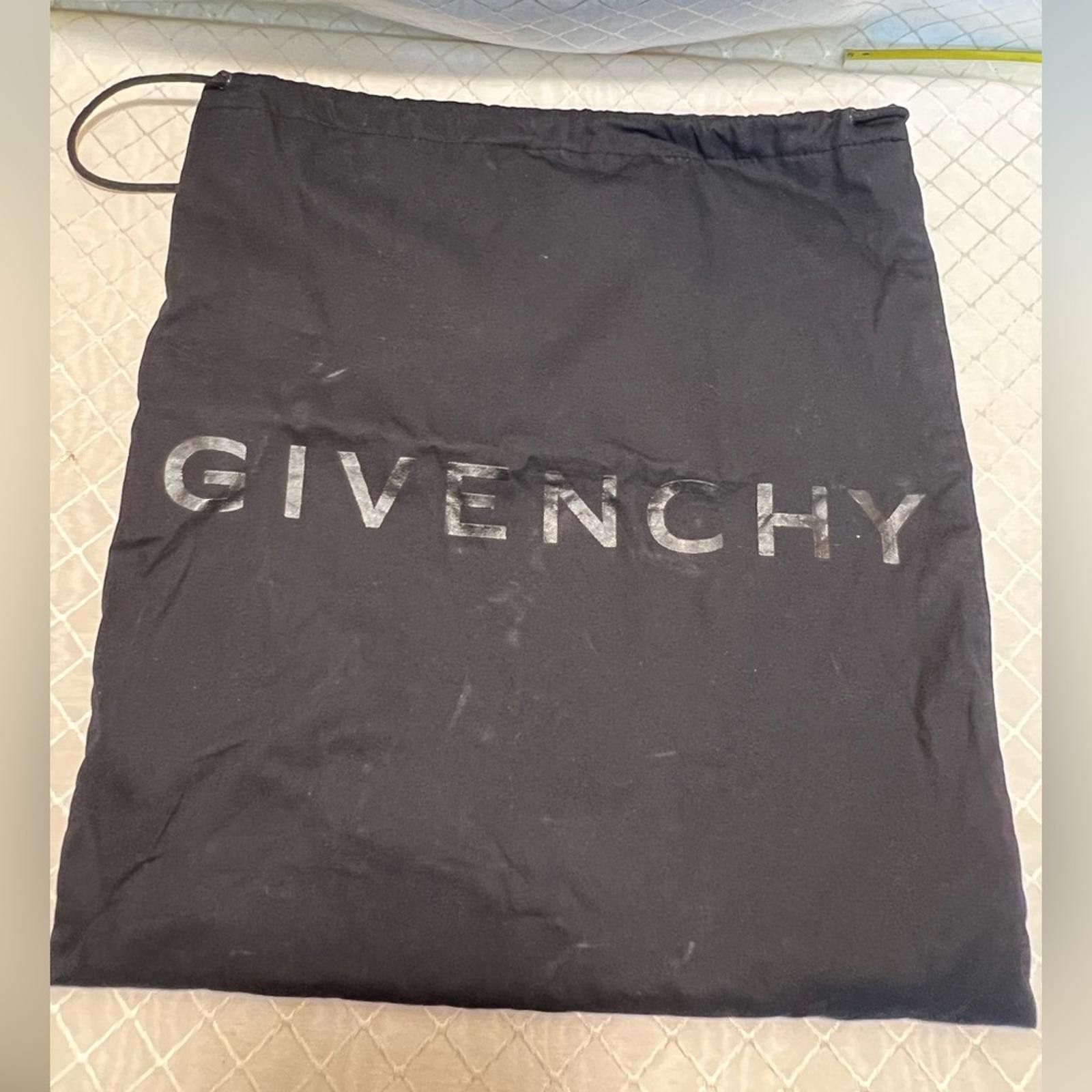 Givenchy Givenchy Bag Protective Dust Cover Size ONE SIZE - 1 Thumbnail