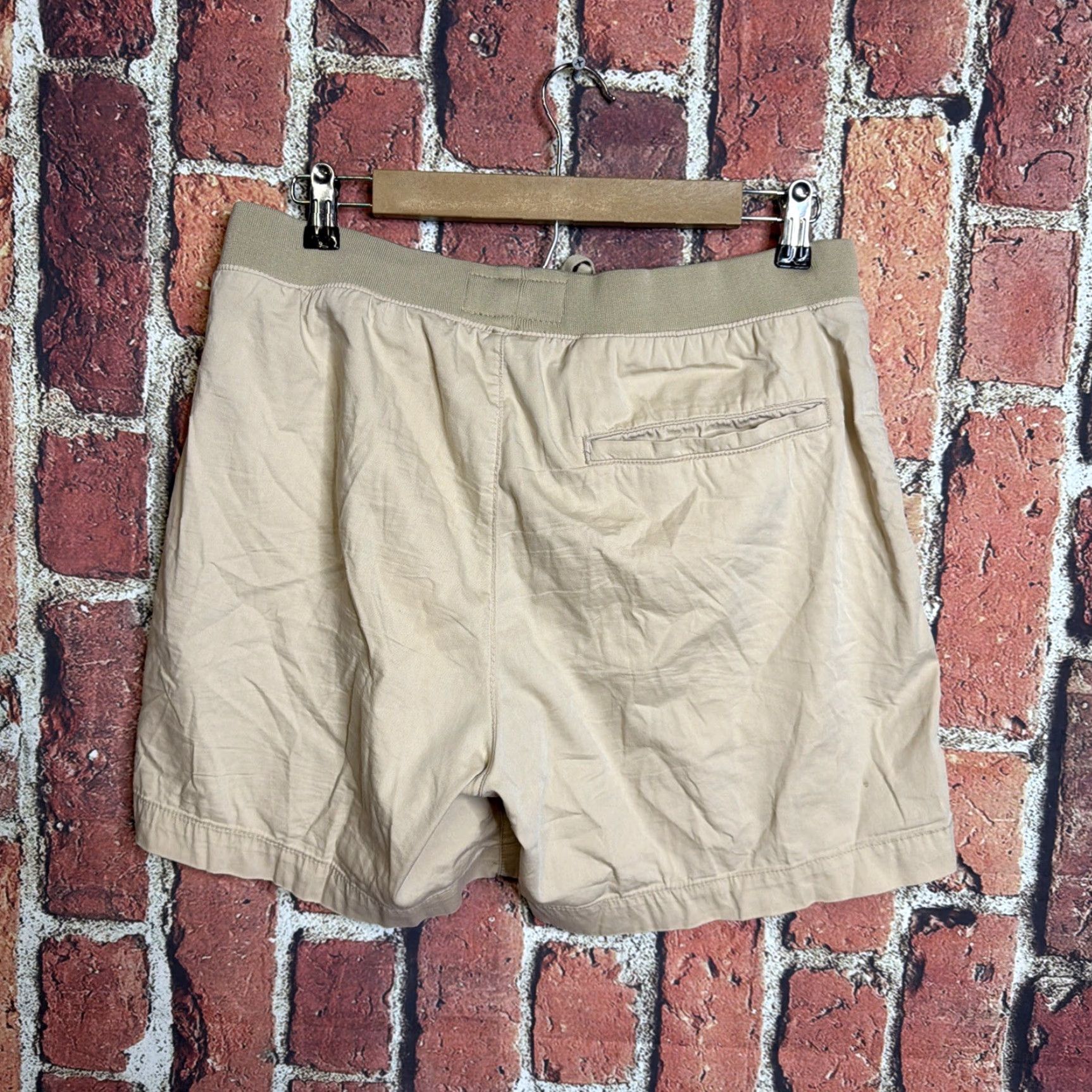 Abercrombie & Fitch Abercrombie & Fitch Shorts Mens M Beige Cotton Nylon Pull On Elastic Waist Athletic Chino Pocket Slash Pocket Breathable Lightweight Casual 90s? Size US 31 - 3 Thumbnail