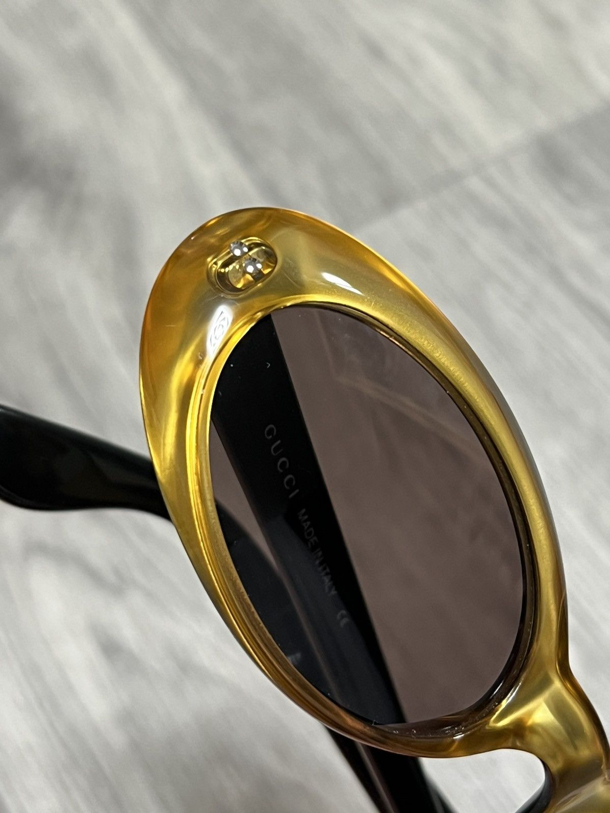 Vintage Gucci Vintage gold sunglasses with black inner temples Size ONE SIZE - 20 Thumbnail