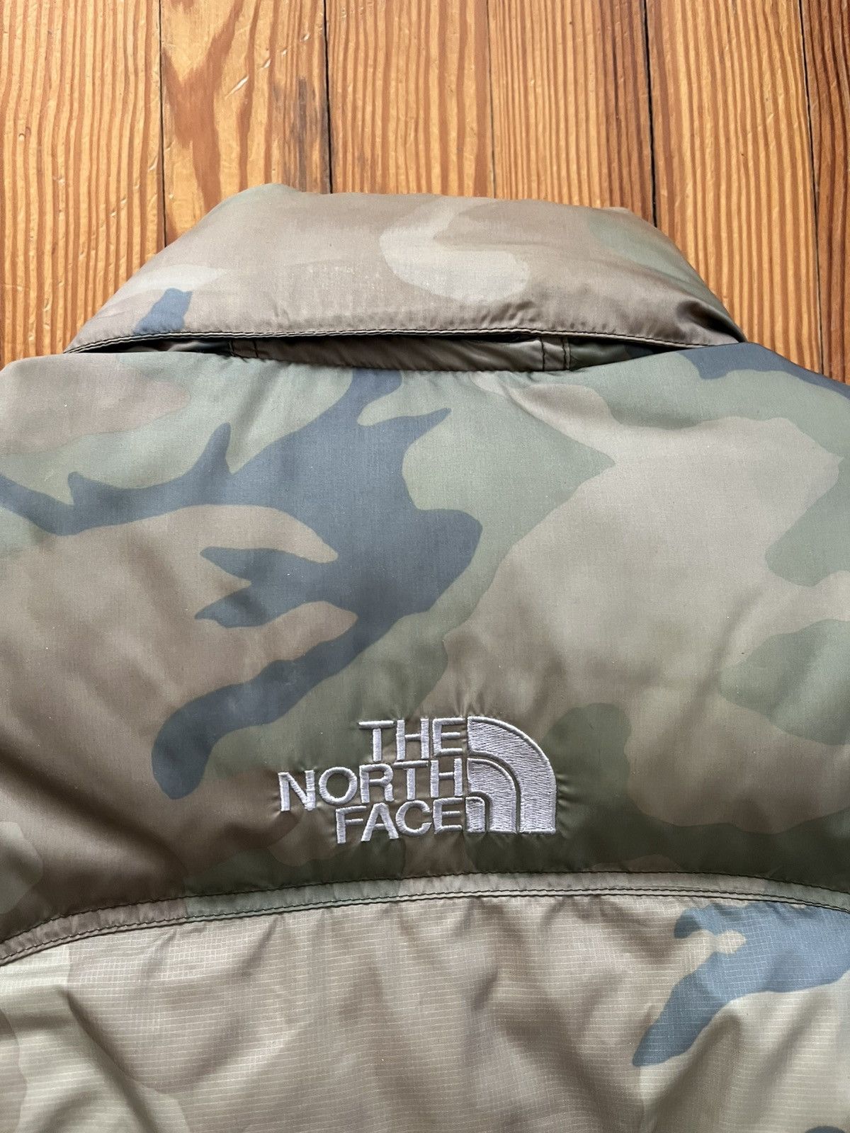 The North Face Vintage The North Face Nuptse Down Jacket Camo Olive 700 Size US L / EU 52-54 / 3 - 4 Thumbnail