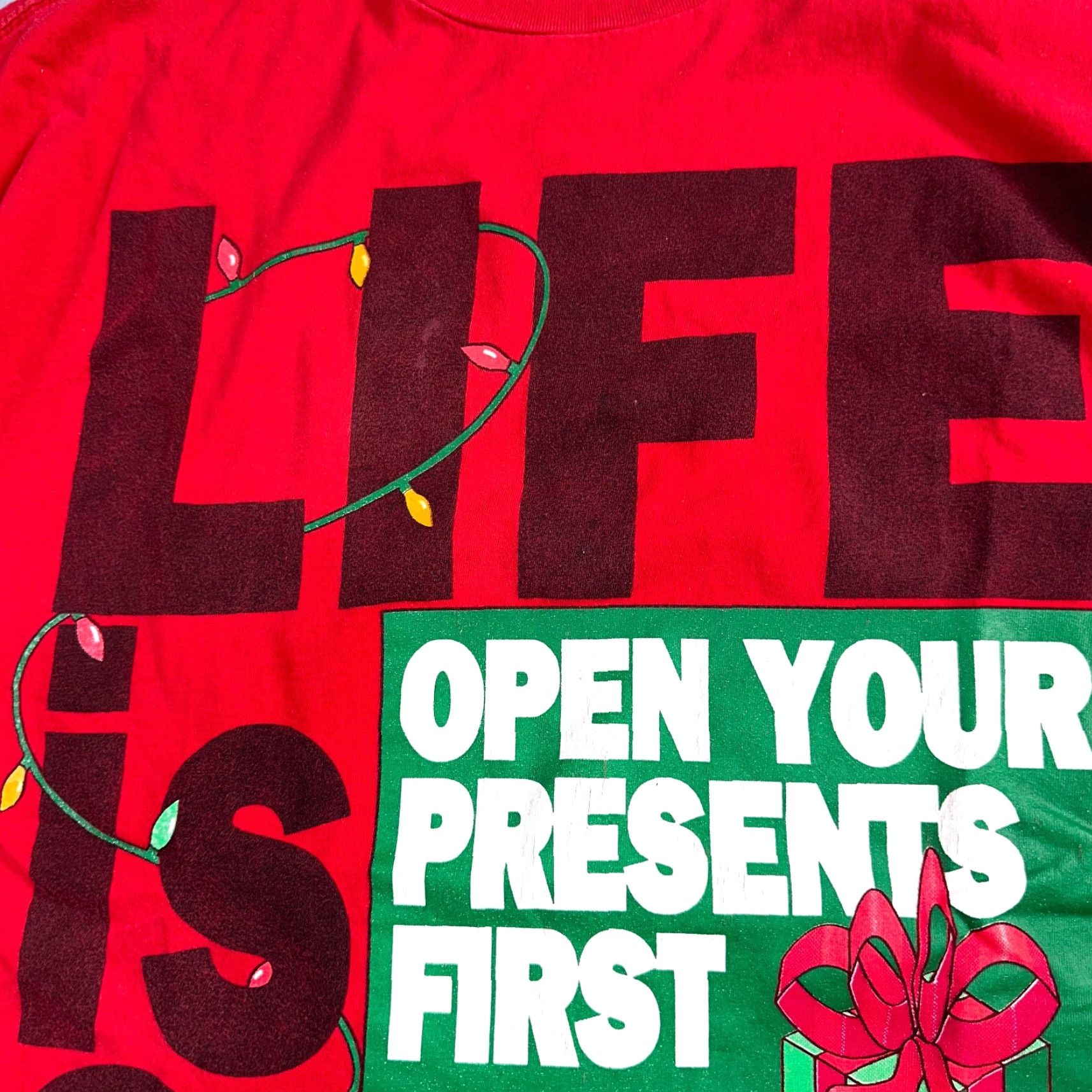 Alife VINTAGE Christmas Life Is Short Presents VTG T Shirt 90s Single Stitch Red Funny Joke XL Men Shirt Crew Neck Short Sleeve Trend Basics Graphic Print Size US XL / EU 56 / 4 - 2 Thumbnail