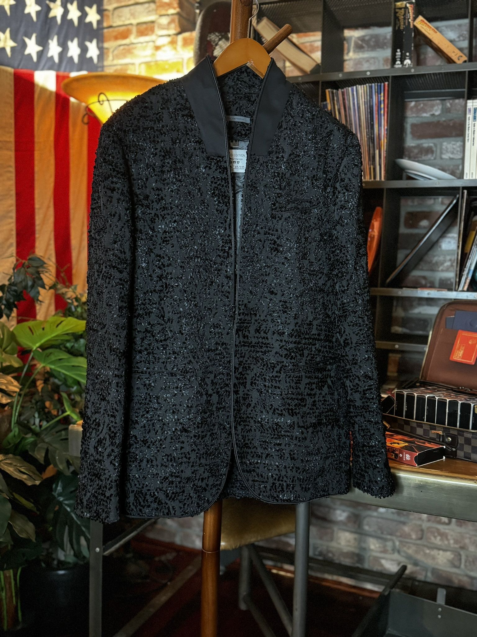 John Varvatos *RARE* JOHN VARATOS ShawlCollar Embellished Hook Blazer sz52 Size US L / EU 52-54 / 3 - 1 Thumbnail