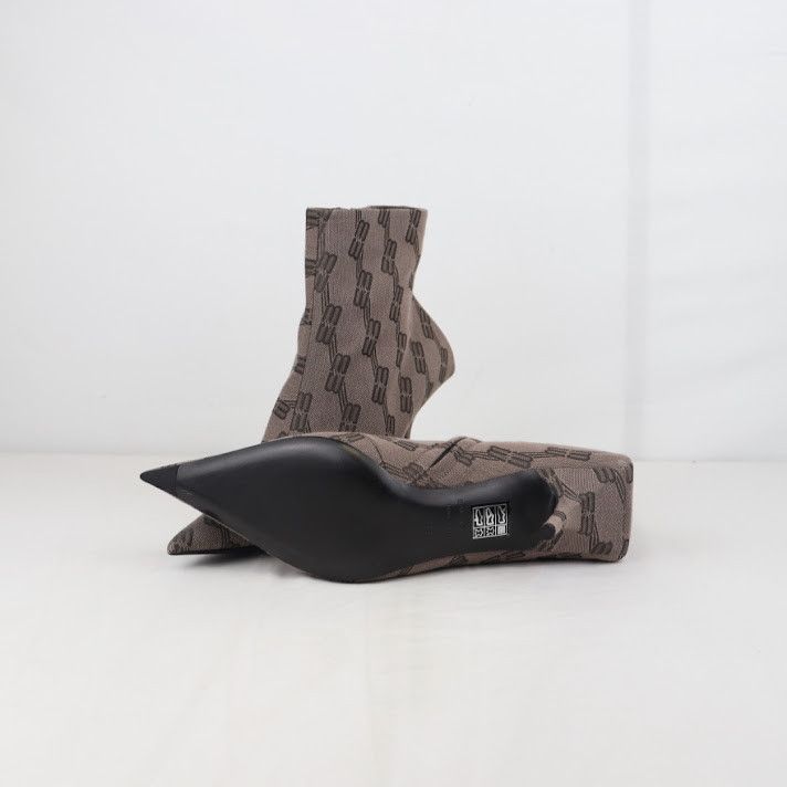 Balenciaga o1rshd1 BB Monogram Jacquard Knife Bootie in Dark Brown Size US 8 / IT 38 - 9 Thumbnail