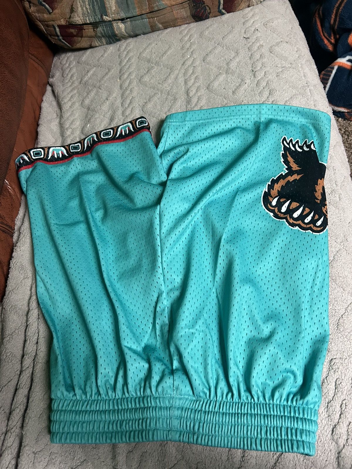Mitchell & Ness × NBA NBA Road Swingman Memphis Grizzlies 96-97 Shorts Size US 27 - 3 Thumbnail