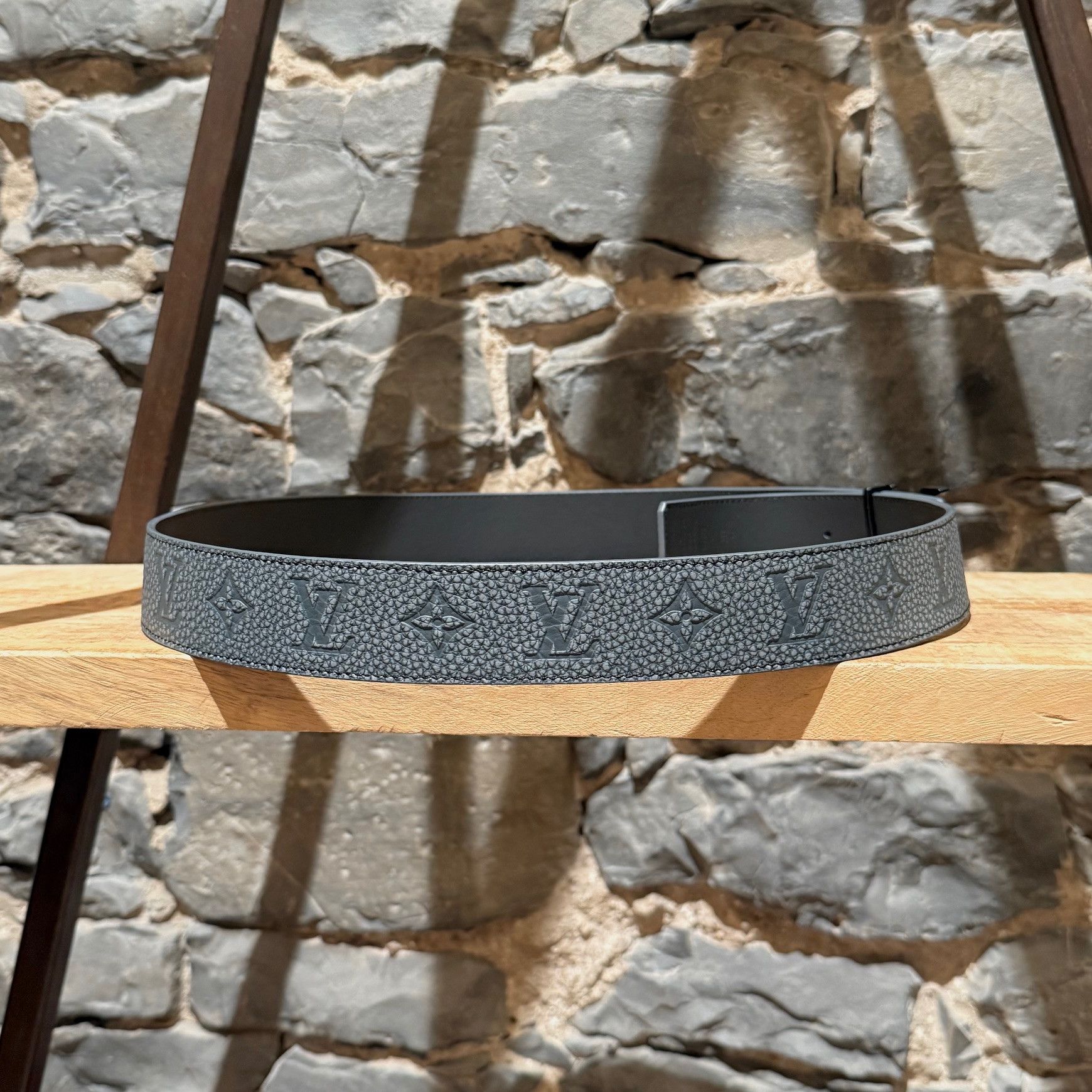 Louis Vuitton Louis Vuitton Taurillon Monogram LV Shape Reversible Belt Size ONE SIZE - 5 Thumbnail
