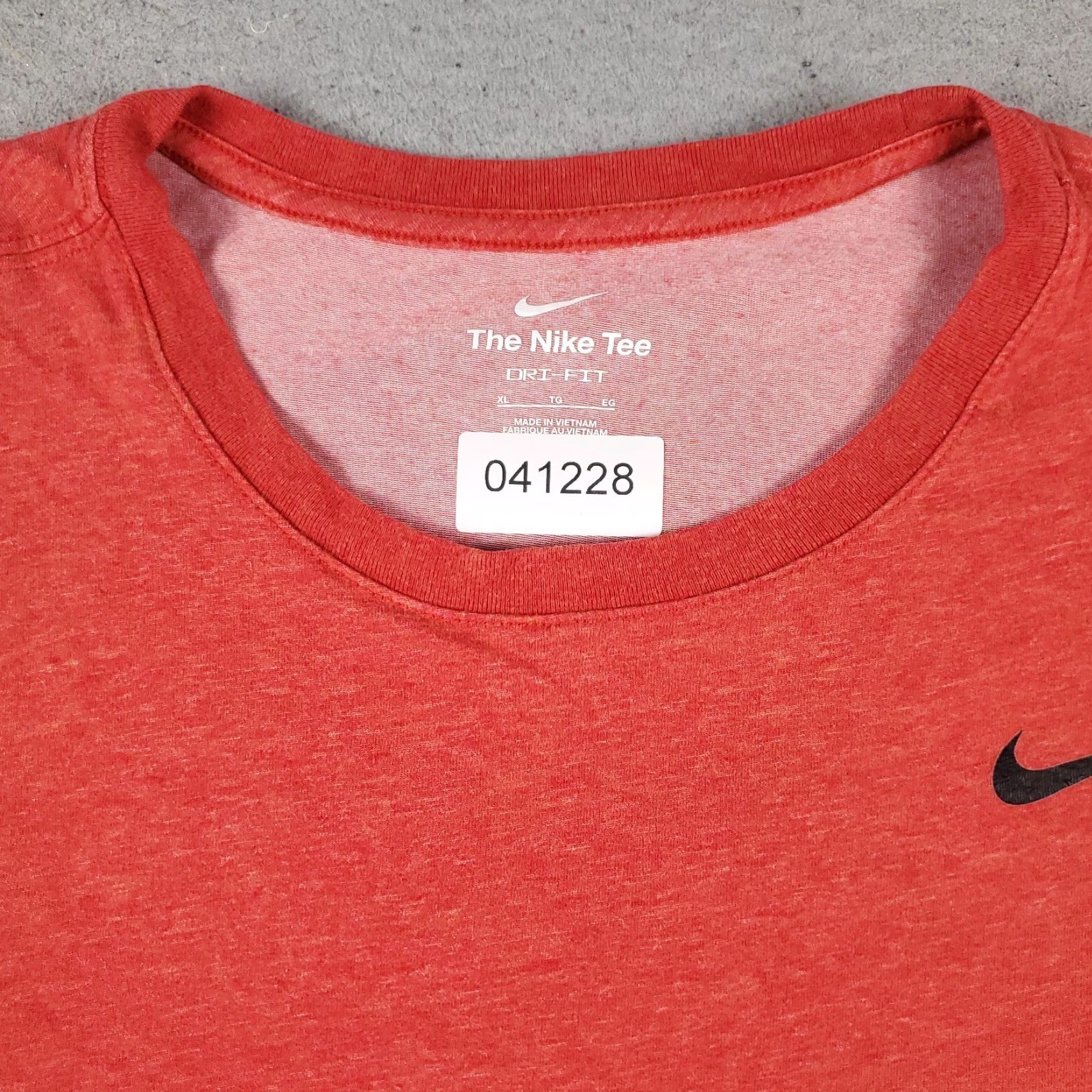 Nike Nike T Shirt Mens XL Red Swoosh Casual Short Sleeve Adult Regular Fit Shirt Men's Nike Logo T-Shirt XL Red Mens Size US XL / EU 56 / 4 - 2 Thumbnail