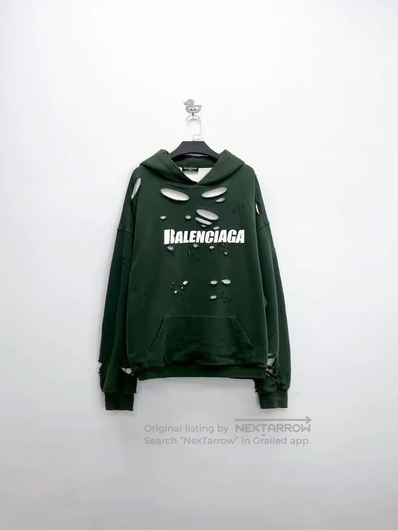 Balenciaga Balenciaga Distressed ripped hole cracked lettering logo o Size US M / EU 48-50 / 2 - 1 Thumbnail