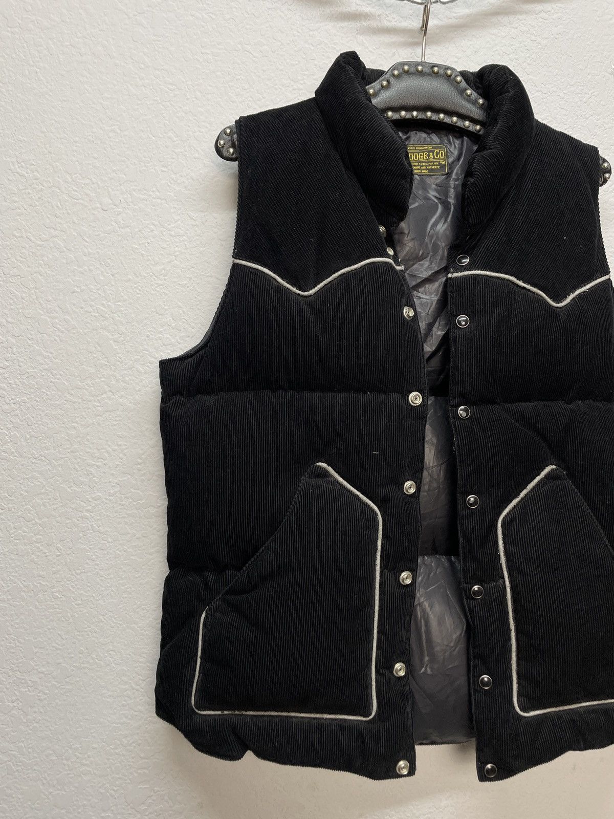 Vintage Vintage Stooge&Co 'Born To Raise Hell' Corduroy Puffer Vest Size US M / EU 48-50 / 2 - 4 Thumbnail
