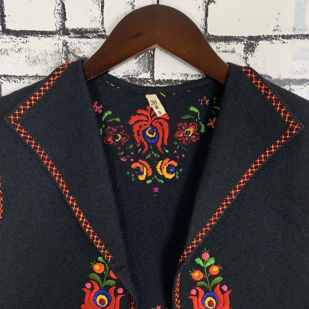 Designer × Vintage Vintage Hungarian Matyo Vest Flower Embroidered Size XS / US 0-2 / IT 36-38 - 2 Thumbnail