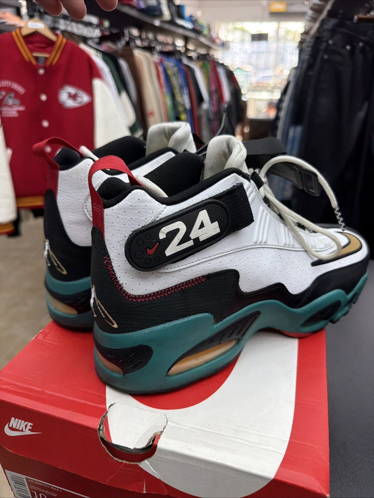 Nike Nike Air Griffey Max 1 Sweetest Swing Mens Size 10 Size US 10 / EU 43 - 13 Thumbnail