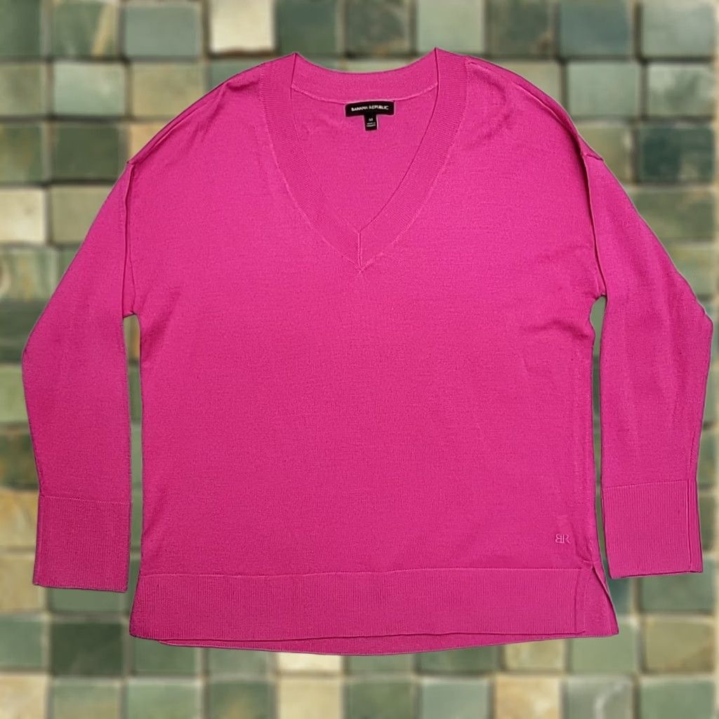 Banana Republic Banana Republic Sweater Womens M Pink 100% Merino Wool Long Sleeve Casual Pullover V-Neck Knit Solid Classic American Men’s/Women’s not applicable Size M / US 6-8 / IT 42-44 - 1 Thumbnail