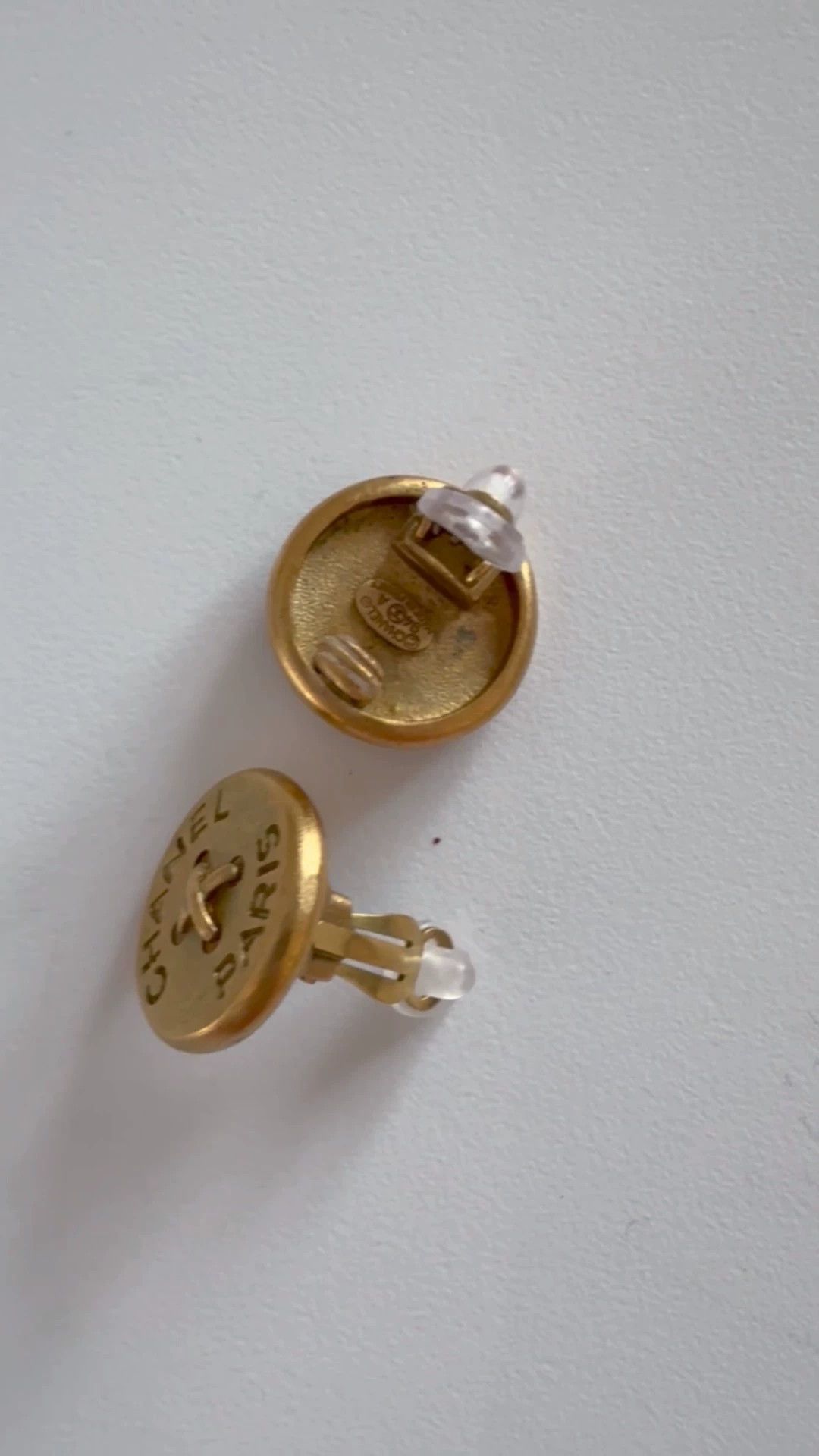 Chanel Chanel Vintage Button Ear Clip Women's 21mm Versatile Fresh Size ONE SIZE - 1 Thumbnail