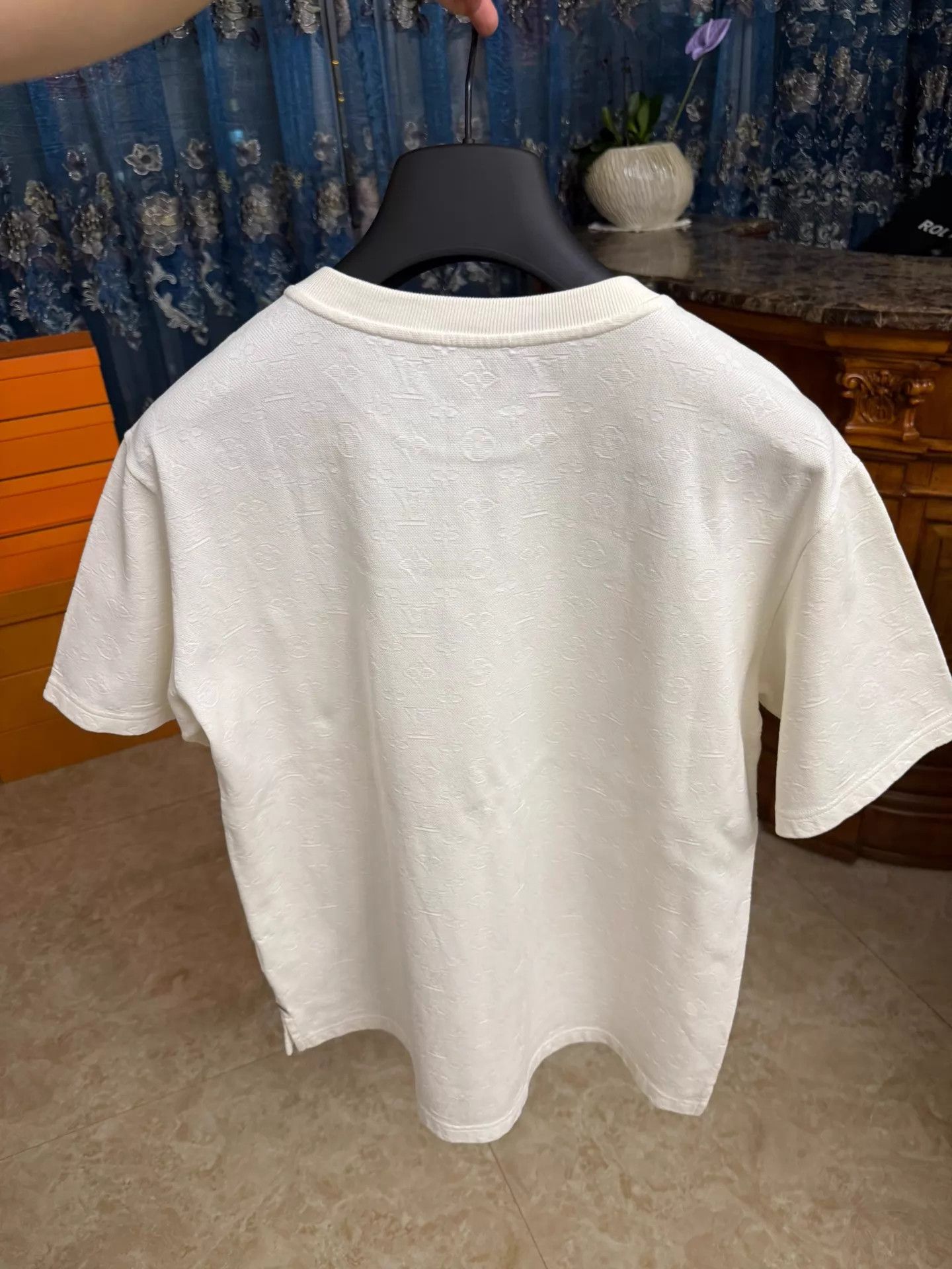 Louis Vuitton LOUIS VUITTON Full Logo White Short-Sleeve T-Shirt XXL Size US XXL / EU 58 / 5 - 2 Thumbnail