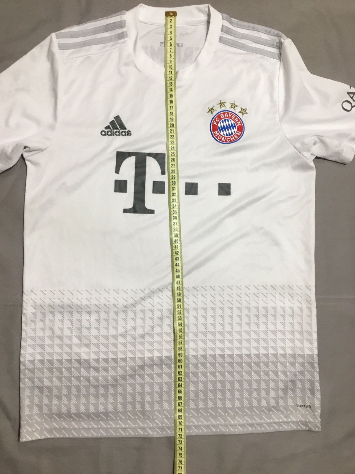 Adidas FC Bayern Munchen T-Mobile Soccer Adidas Jersey Men’s Size M Size US M / EU 48-50 / 2 - 8 Thumbnail