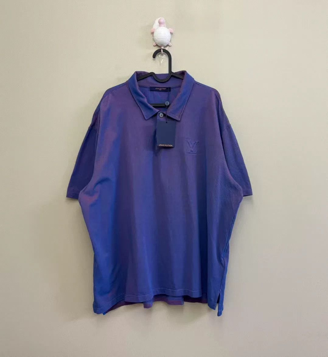 Louis Vuitton Louis Vuitton Purple Gradient Embossed Logo Polo Size US XXL / EU 58 / 5 - 1 Thumbnail