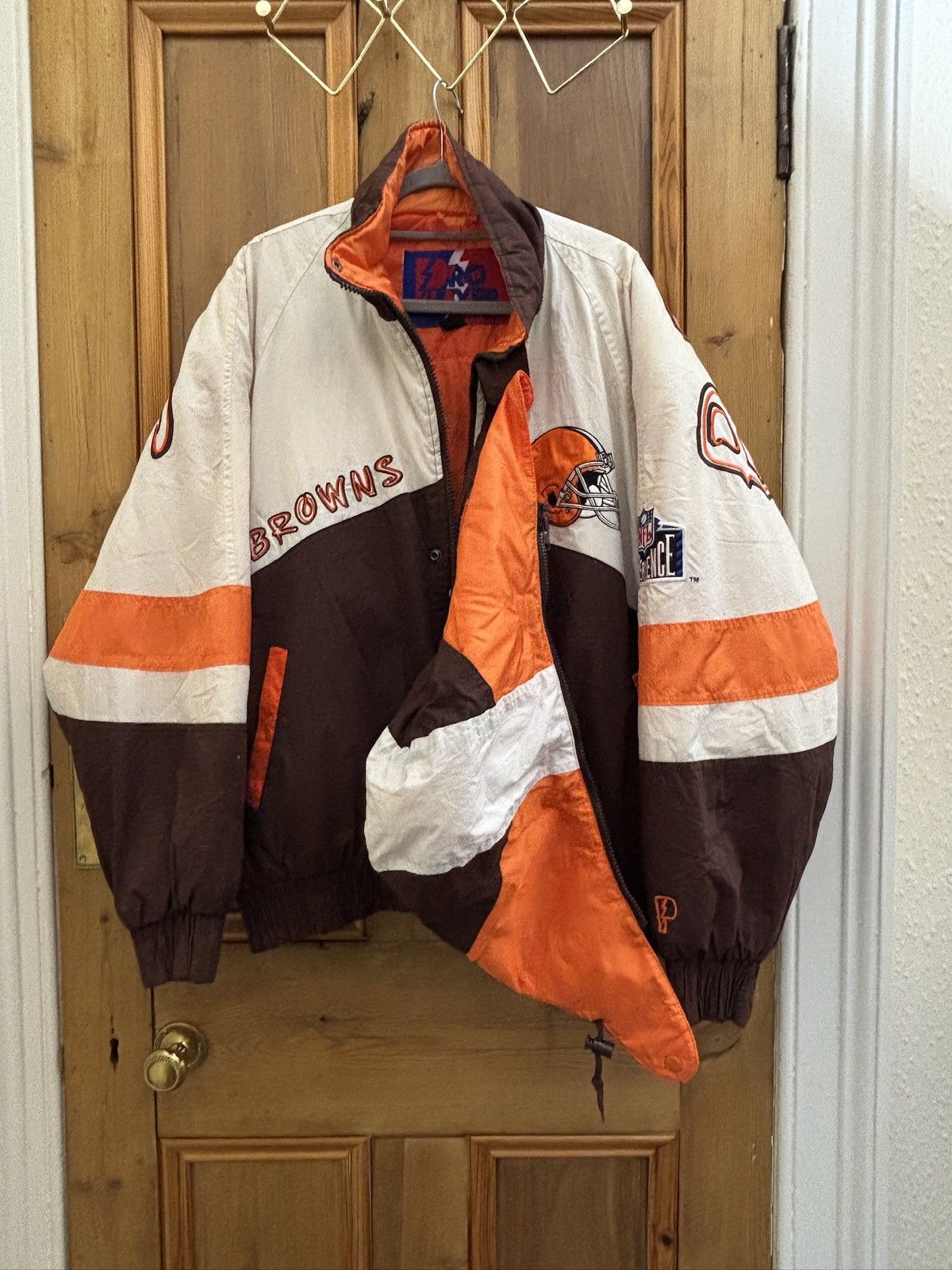 NFL Vintage 90s NFL Cleveland Browns Pro Player Jacket (L) Size US XL / EU 56 / 4 - 1 Thumbnail
