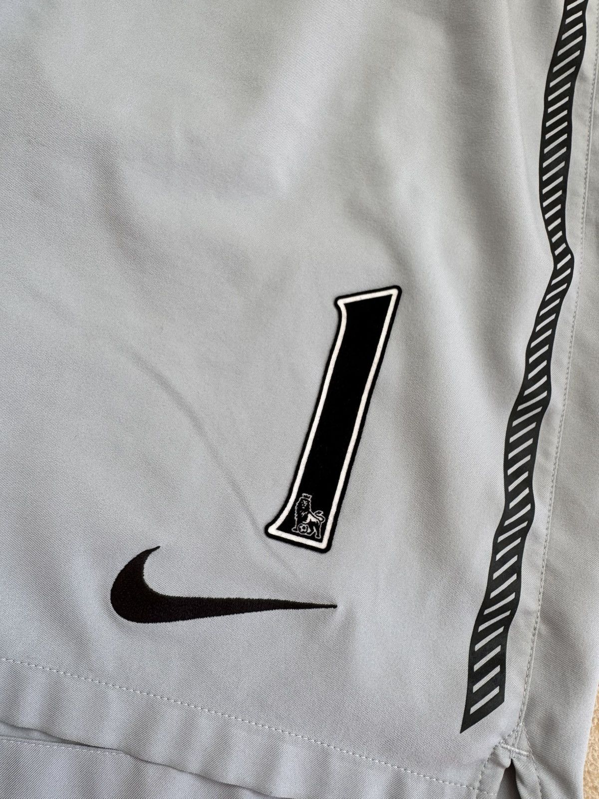 Nike × Vintage Vintage Arsenal Elmunia 2008-2009 Player Issue Soccer Shorts Size US 38 / EU 54 - 5 Thumbnail