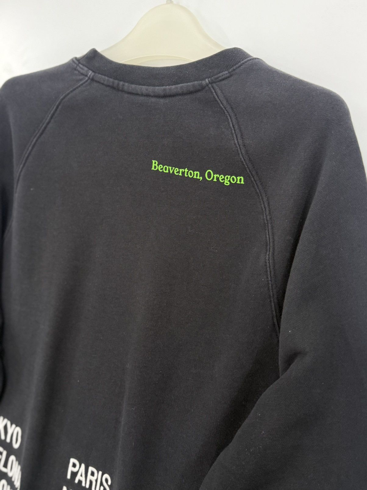 Nike 🔥 NIKEWORLD TOUR CREWNECK SWEATSHIRT - L Size US M / EU 48-50 / 2 - 16 Thumbnail