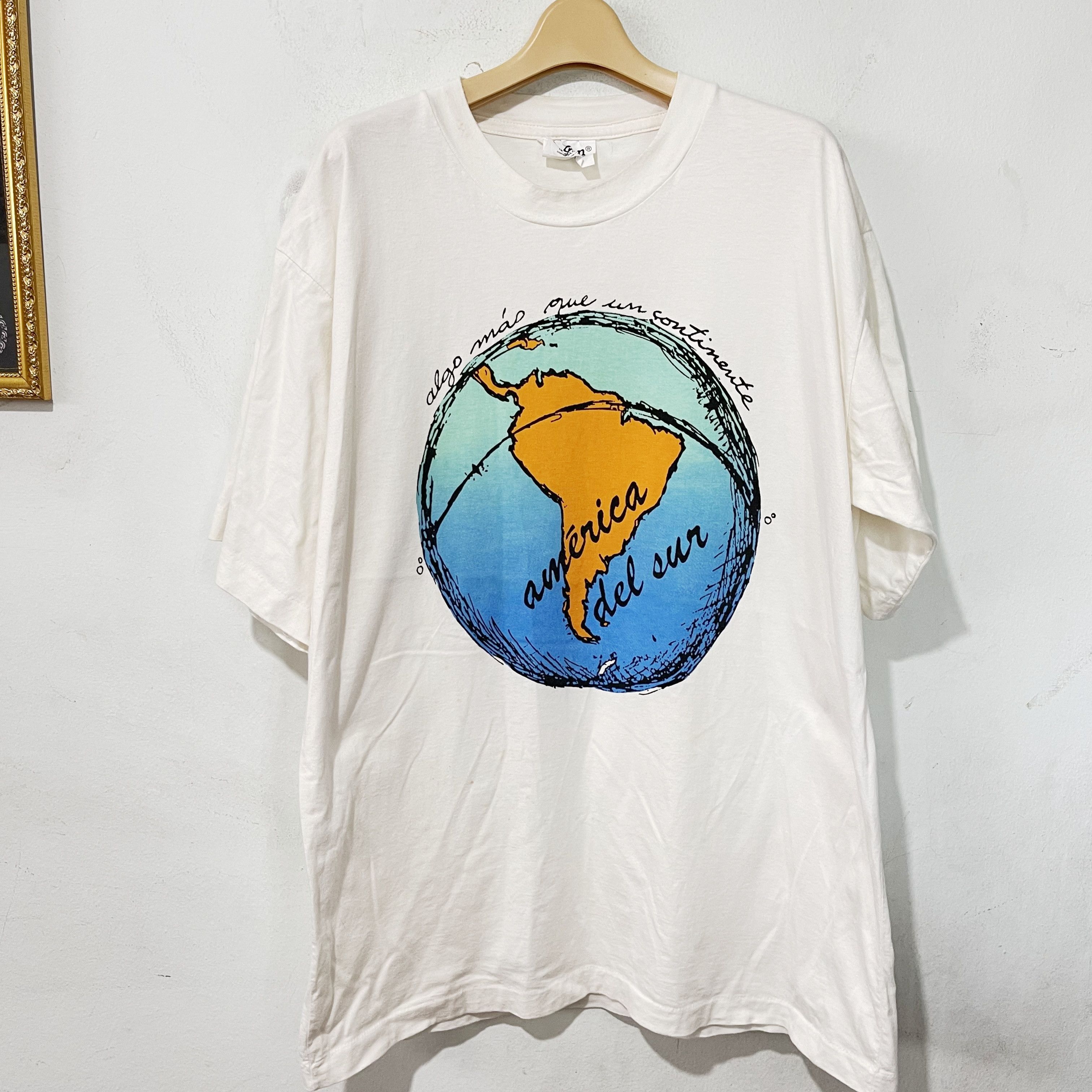 Vintage Vintage 90s America del Sur South America Globe T-Shirt Size US XL / EU 56 / 4 - 1 Thumbnail