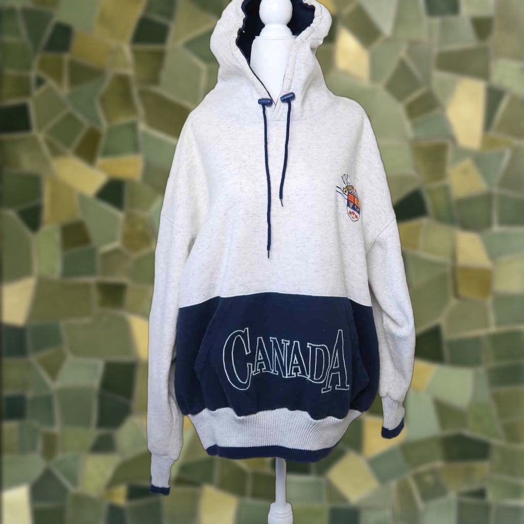Vintage Vintage 90s Cityscape Heather Grey Canada Hooded Sweatshirt XL User: Vintage 90s Cityscape Heather Grey Canada Hooded Sweatshirt XL Size XL / US 12-14 / IT 48-50 - 1 Thumbnail