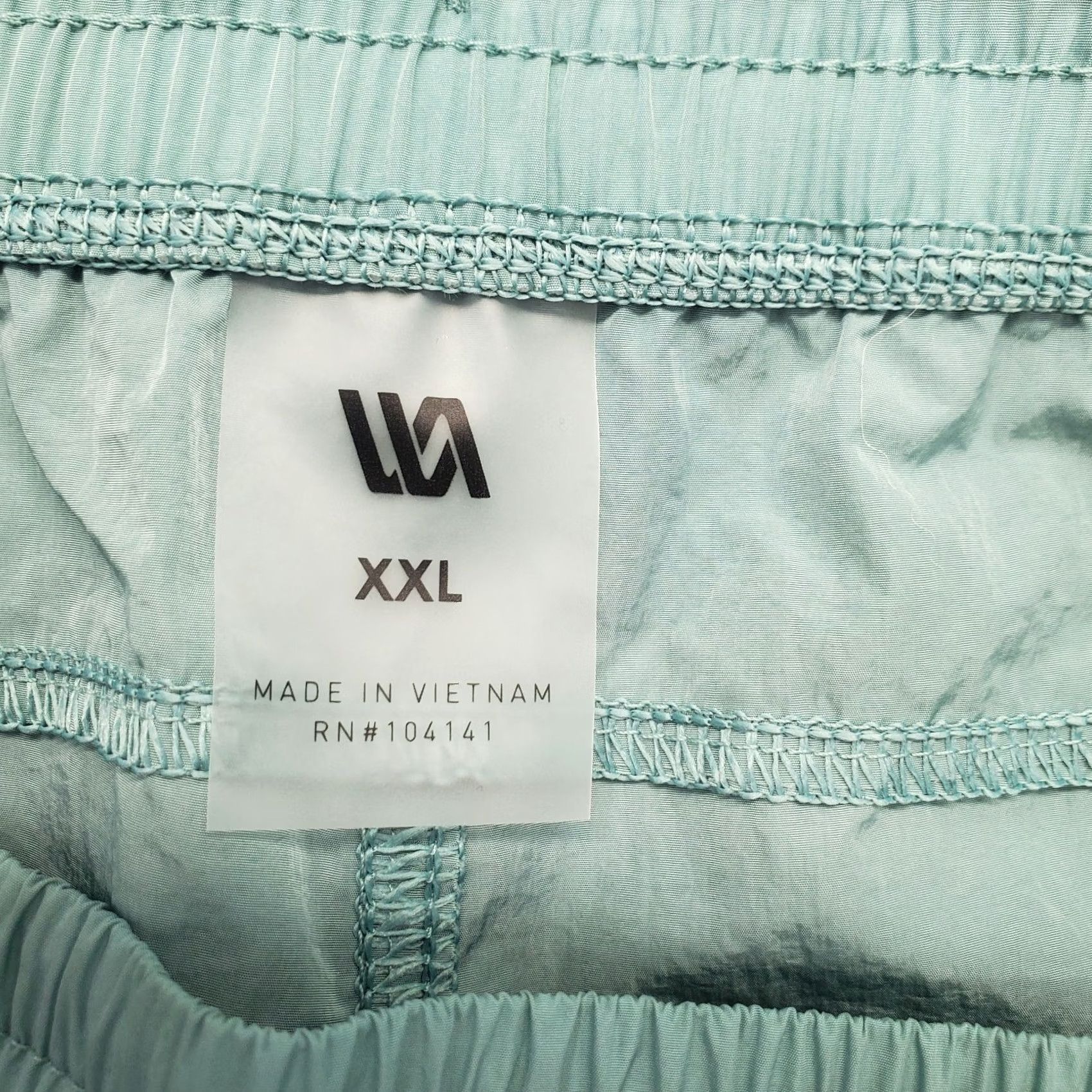 Vintage VRST Mens XXL Green All-in Shorts Athletic Pockets Zipper Pocket 7.25 Inseam Unlined Casual Activewear Long name Size US 39 - 6 Thumbnail