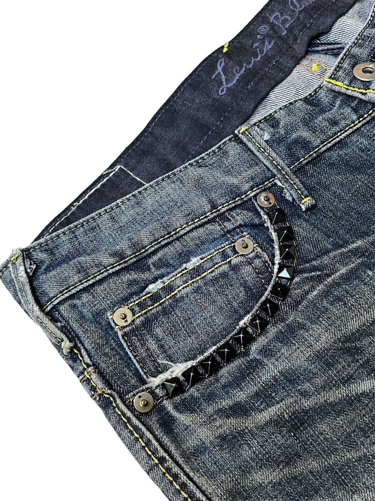 Levi's VINTAGE LEVI’S BLACK STAR CUSTOM STUD DISTRESSED DENIM Size US 33 - 7 Thumbnail