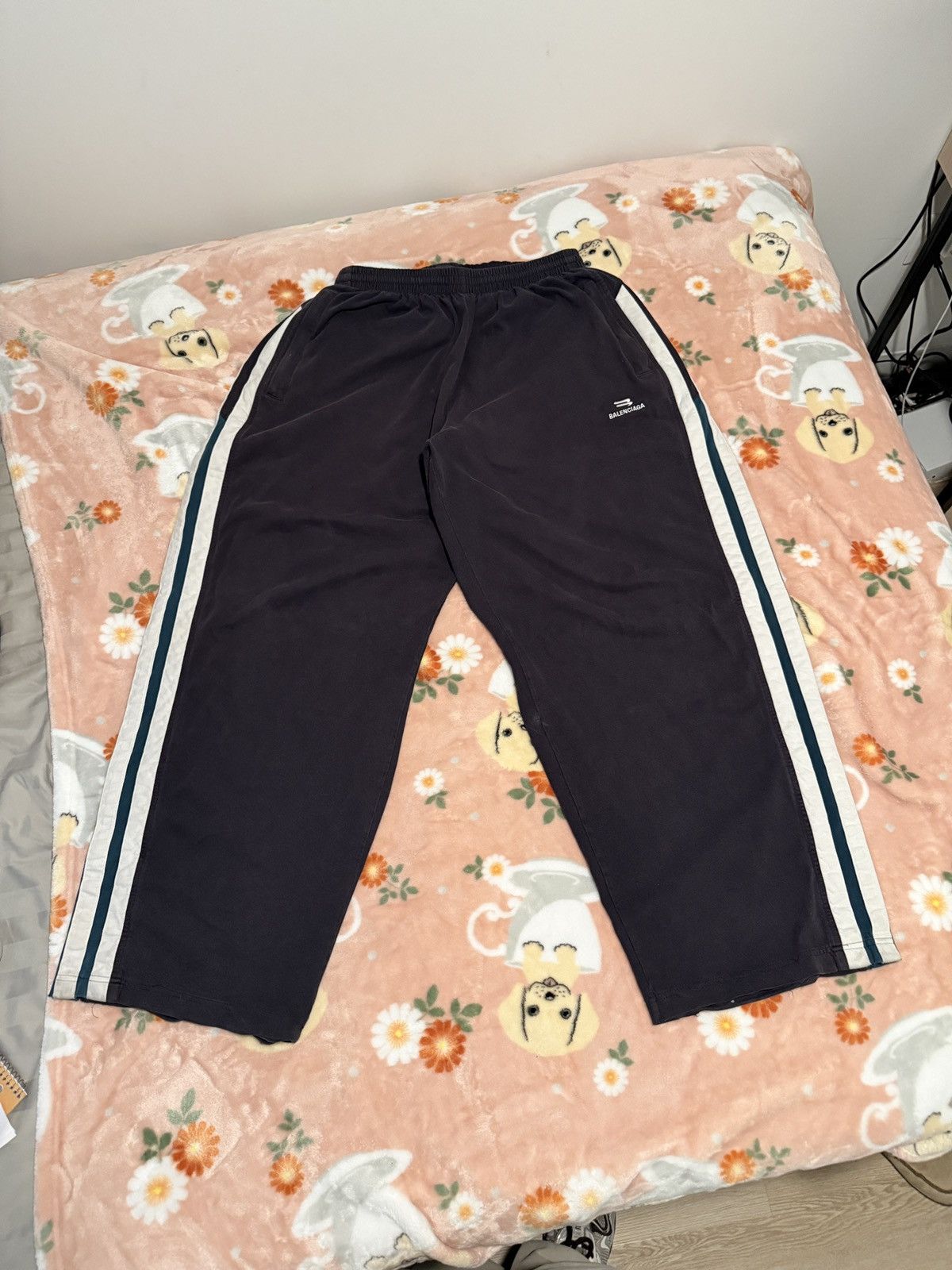 Balenciaga Balenciaga sporty b sweats Size US 32 / EU 48 - 2 Thumbnail