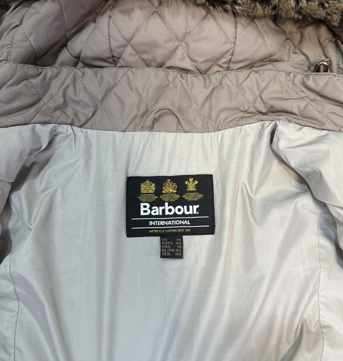 Barbour Barbour Enduro Quilt Women Jacket Hooded Fur UK14 EU40 USA10 Size L / US 10 / IT 46 - 10 Thumbnail