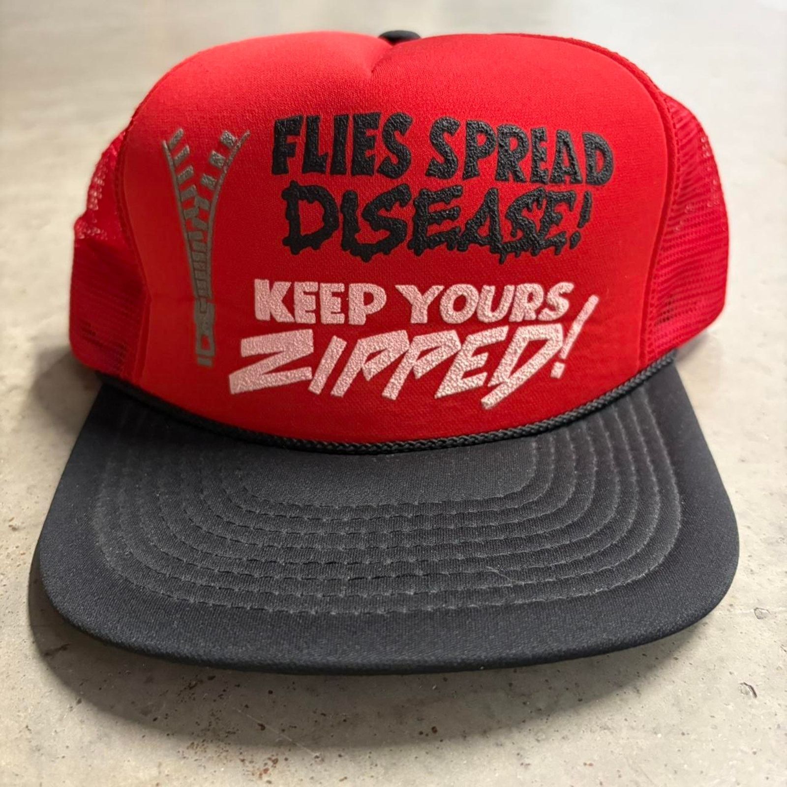 Japanese Brand × Vintage Crazy Vintage Flies Spread Disease Text Graphic Trucker Hat Size ONE SIZE - 2 Thumbnail