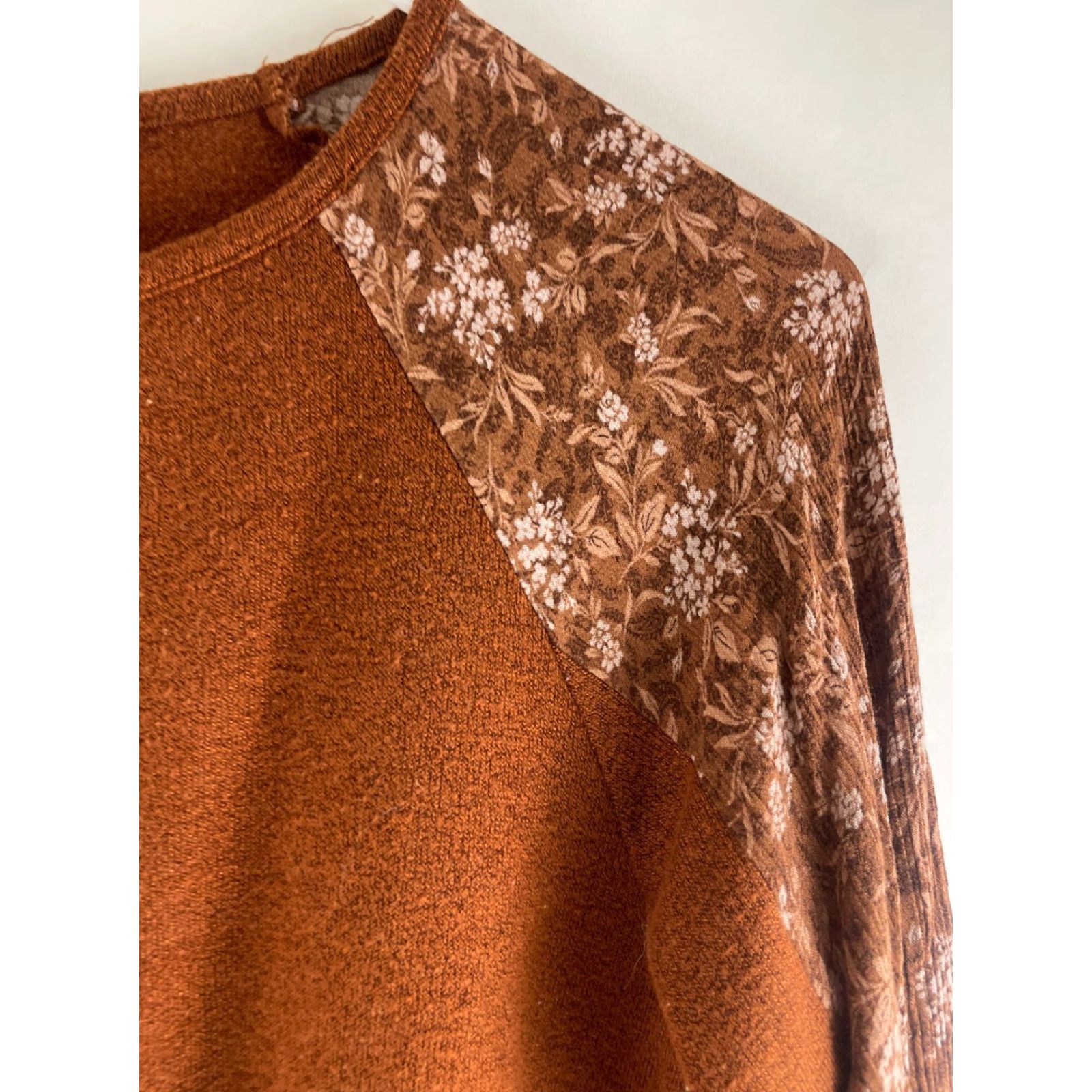 Vintage Doe & Rae Sweater Womens Small Orange Floral Sleeve Crew Neck Pullover Size S / US 4 / IT 40 - 3 Thumbnail