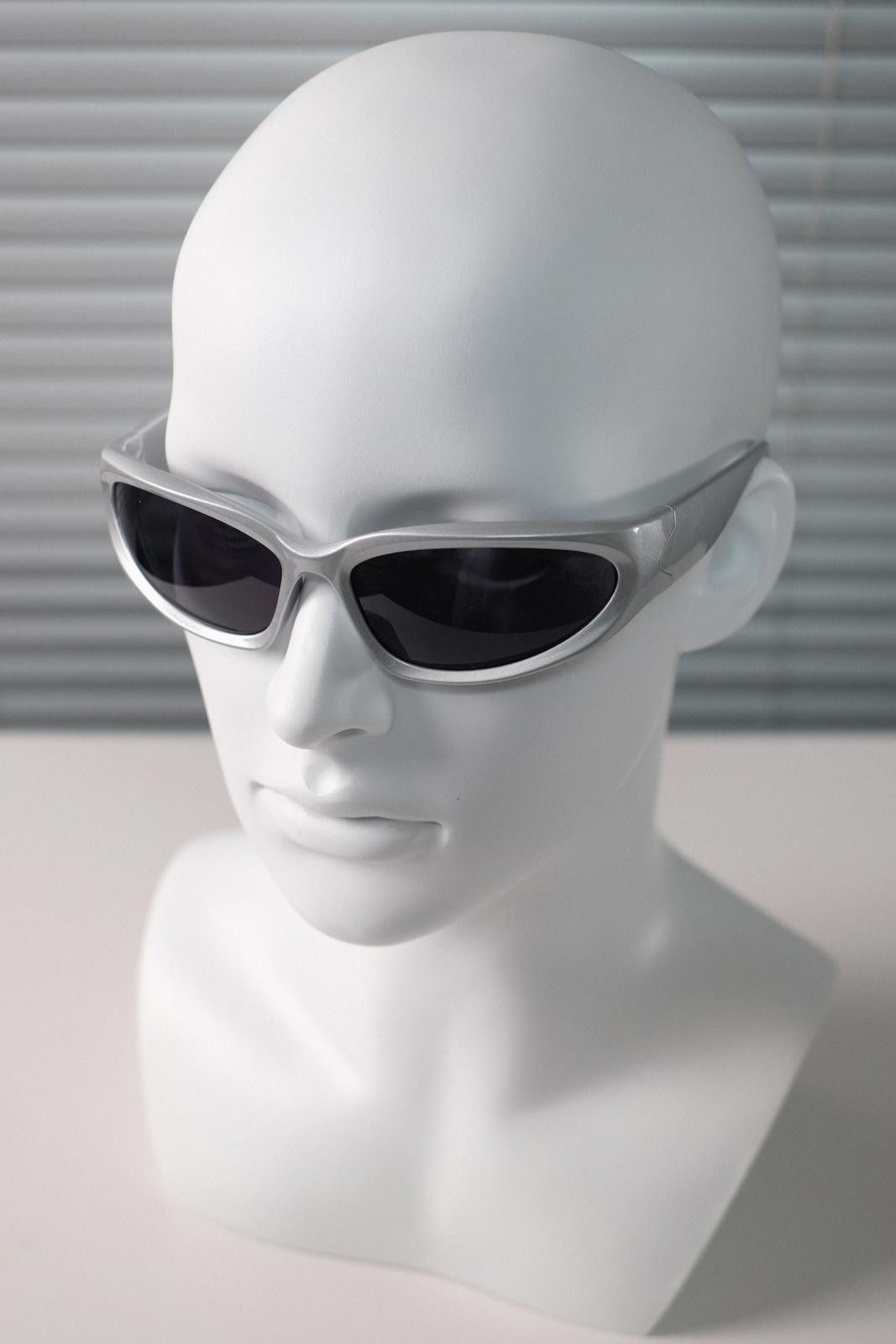 Japanese Brand Rare Vtg Vintage Y2k Futuristic Sliver Sunglasses Unisex OS Size ONE SIZE - 2 Thumbnail