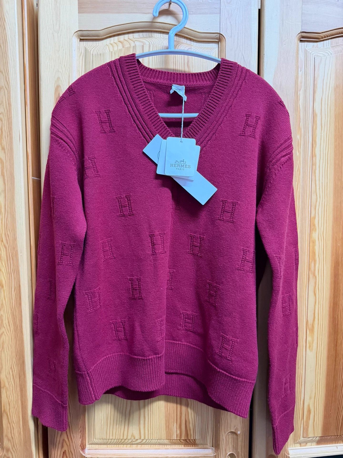 Hermes Red H Logo V-neck Cashmere Knit Sweater Size 34