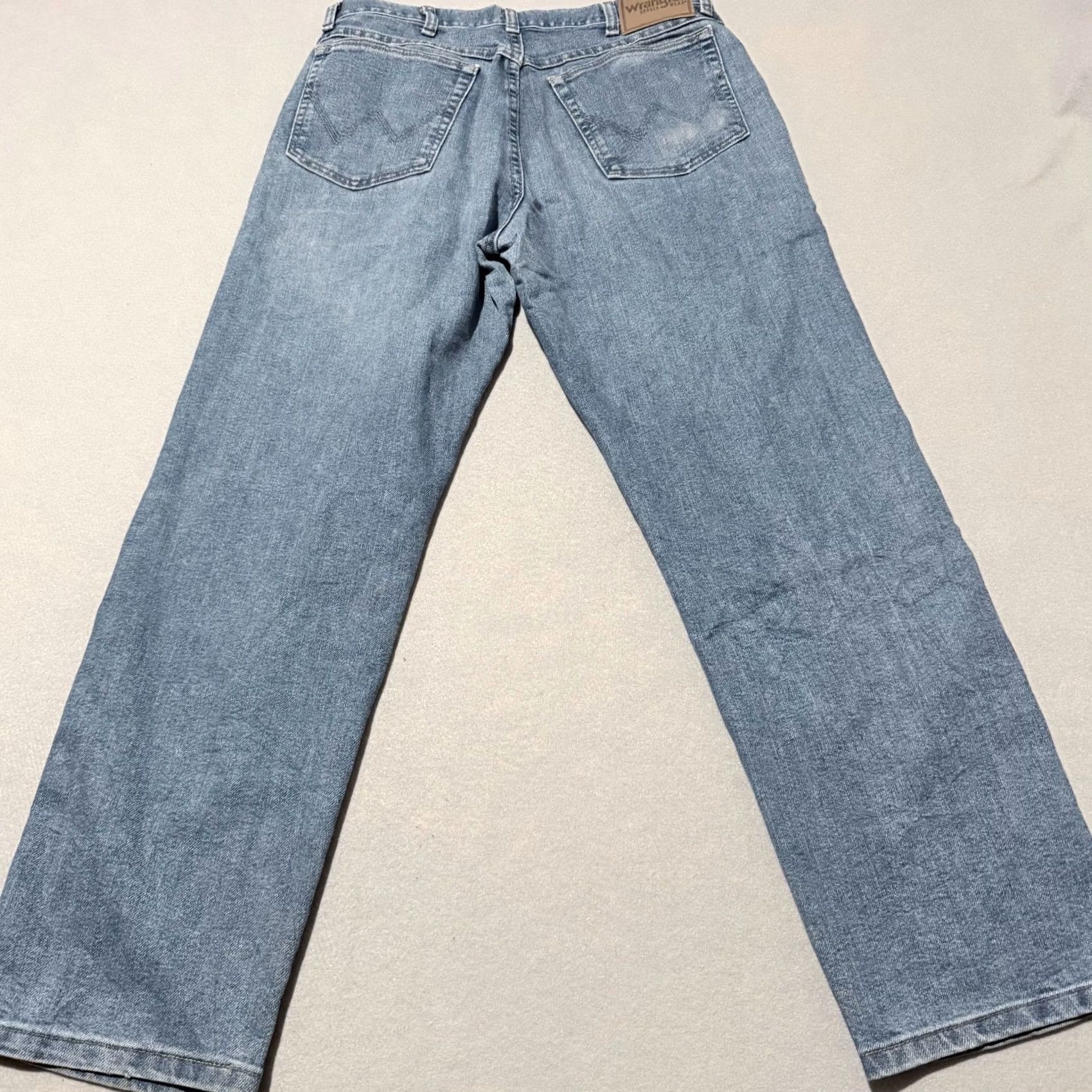 Wrangler Wrangler Jeans Men's Blue Denim Pockets Relaxed Straight 34x30 5-Pocket Design Denim Blue Men Wrangler Rugged Wear Jeans Size US 34 / EU 50 - 2 Thumbnail