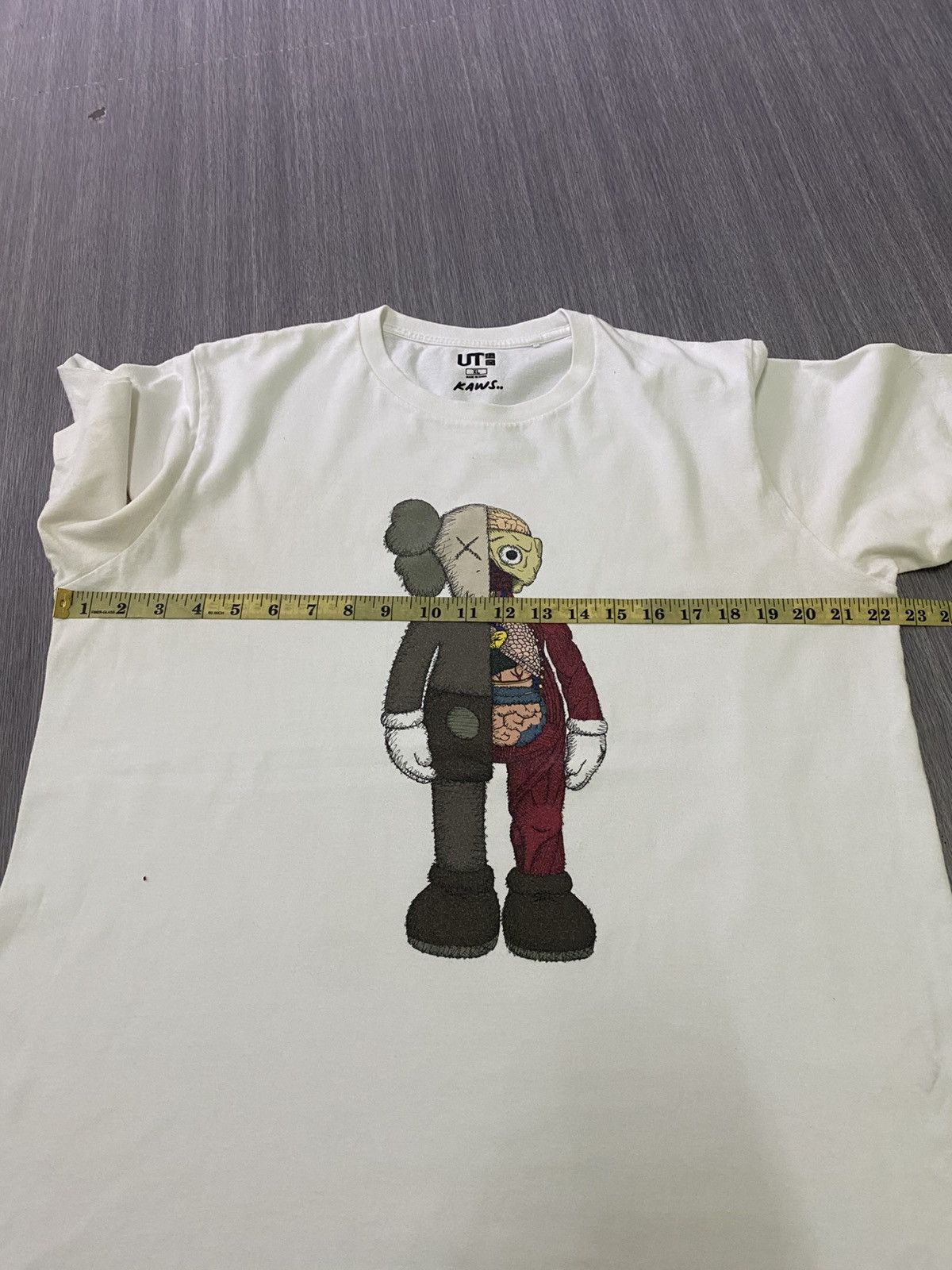 Kaws × Uniqlo Uniqlo X Kaws Size US XL / EU 56 / 4 - 10 Thumbnail
