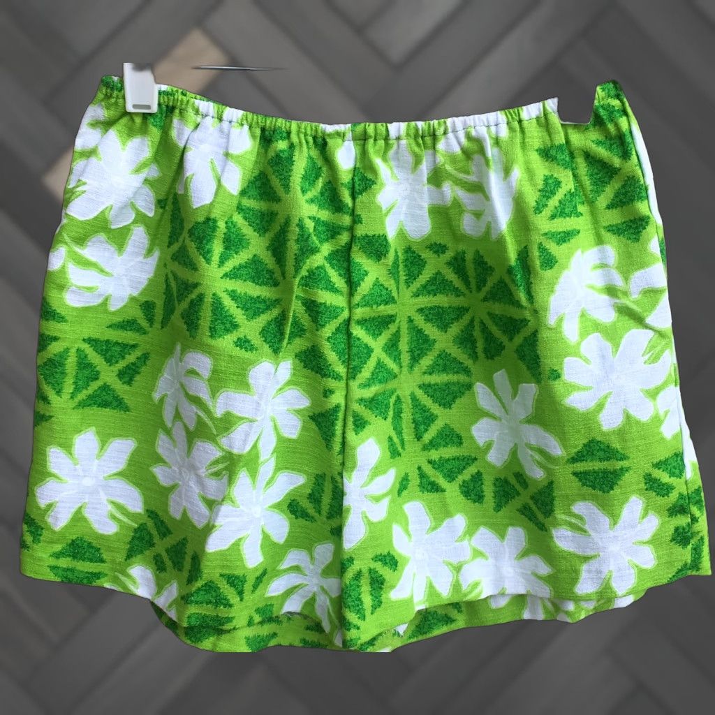ALOHAS Vintage Hawaiian Shorts Green White Polynesian Floral Tiki Aloha Size 12 Small Size 34" / US 12 / IT 48 - 1 Thumbnail