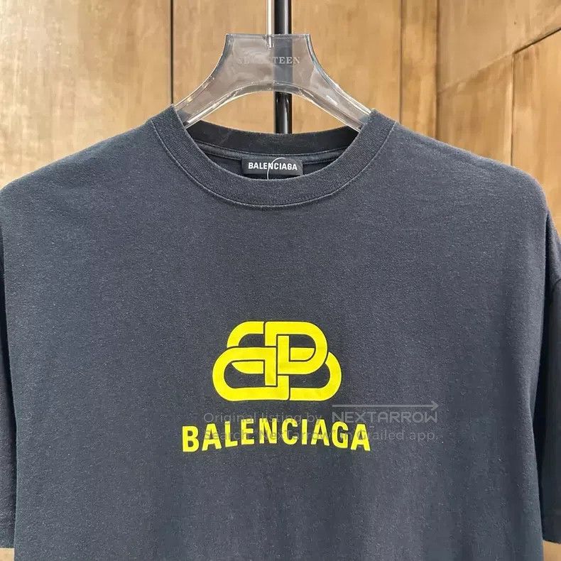 Balenciaga Balenciaga Black and Yellow Lock扣 Letter Short Sleeve Size US XS / EU 42 / 0 - 3 Thumbnail