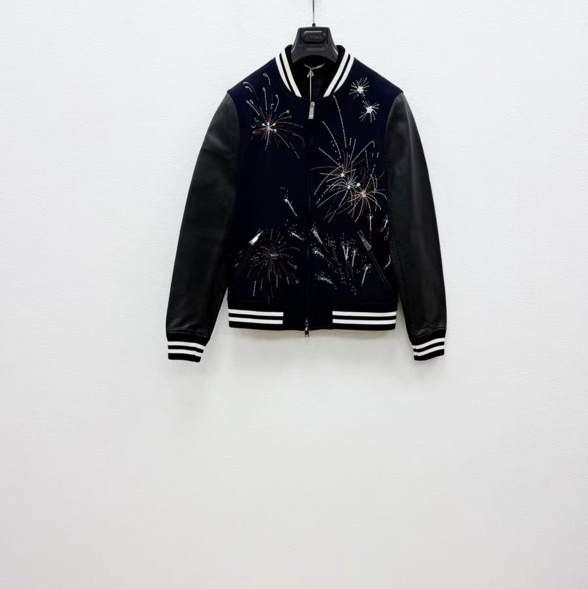 Valentino VALENTINO Heavy Beaded 100% Wool Thick Leather J30 Size US S / EU 44-46 / 1 - 1 Thumbnail