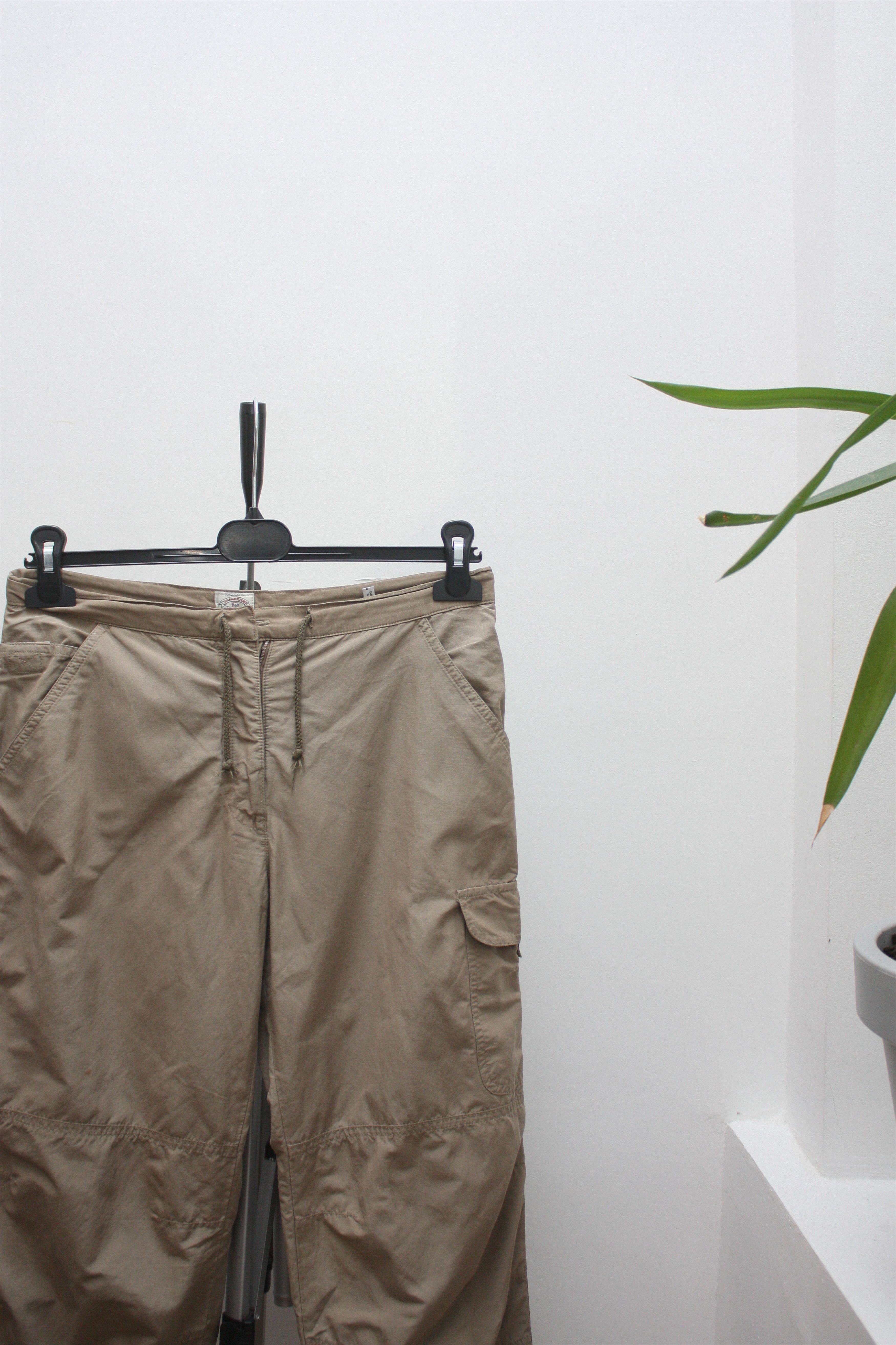 Armani Armani Jeans Vintage Nylon Beige Cargo Pants US4 Size 27" / US 4 / IT 40 - 1 Thumbnail