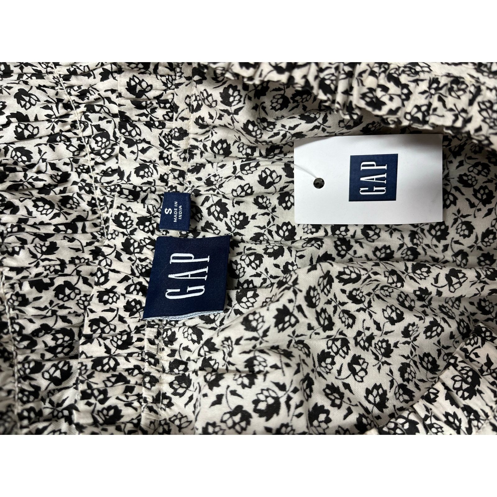 Gap Gap Women - Smocked Waist Puff Mini Dress / S / NWT Size S / US 4 / IT 40 - 5 Thumbnail