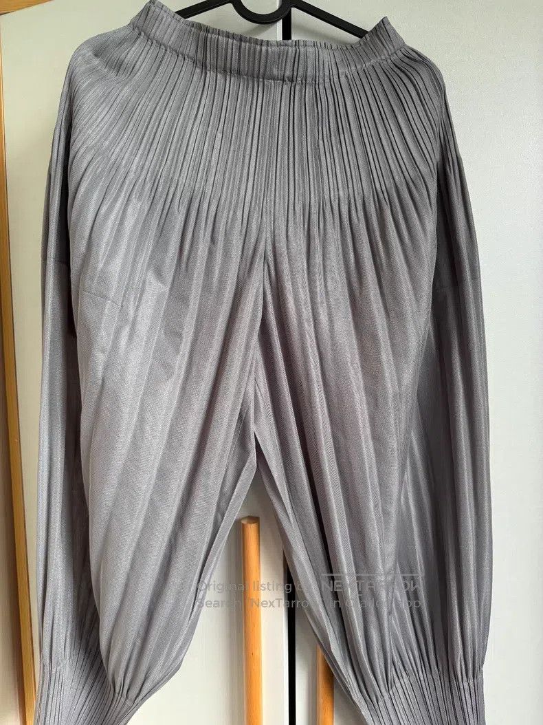 Issey Miyake Issey Miyake Light Gray Pleated Puff Pants Size 25" / US 0 / IT 36 - 1 Thumbnail
