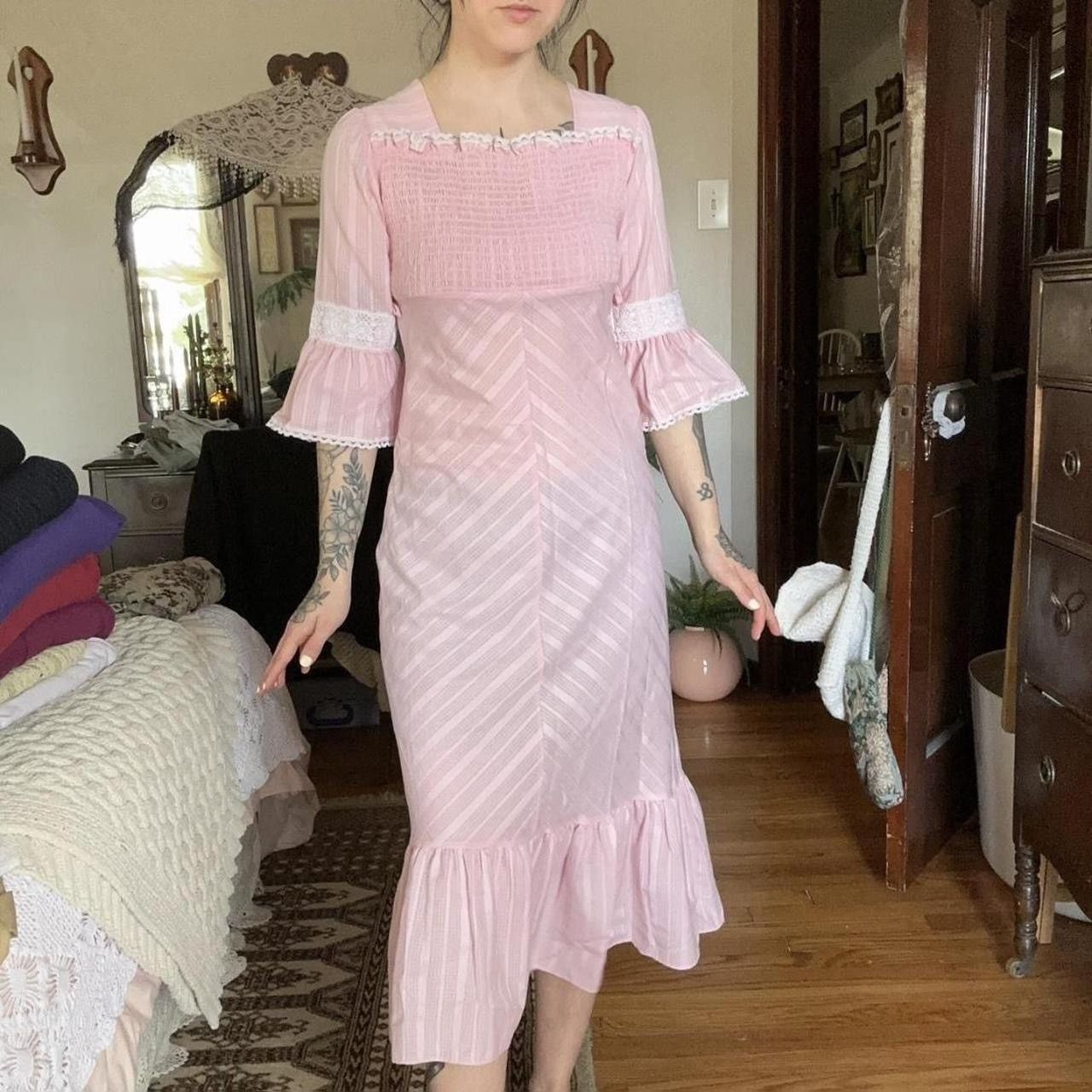 Vintage Vintage 70s handmade pink milkmaid dress Size XS / US 0-2 / IT 36-38 - 1 Thumbnail